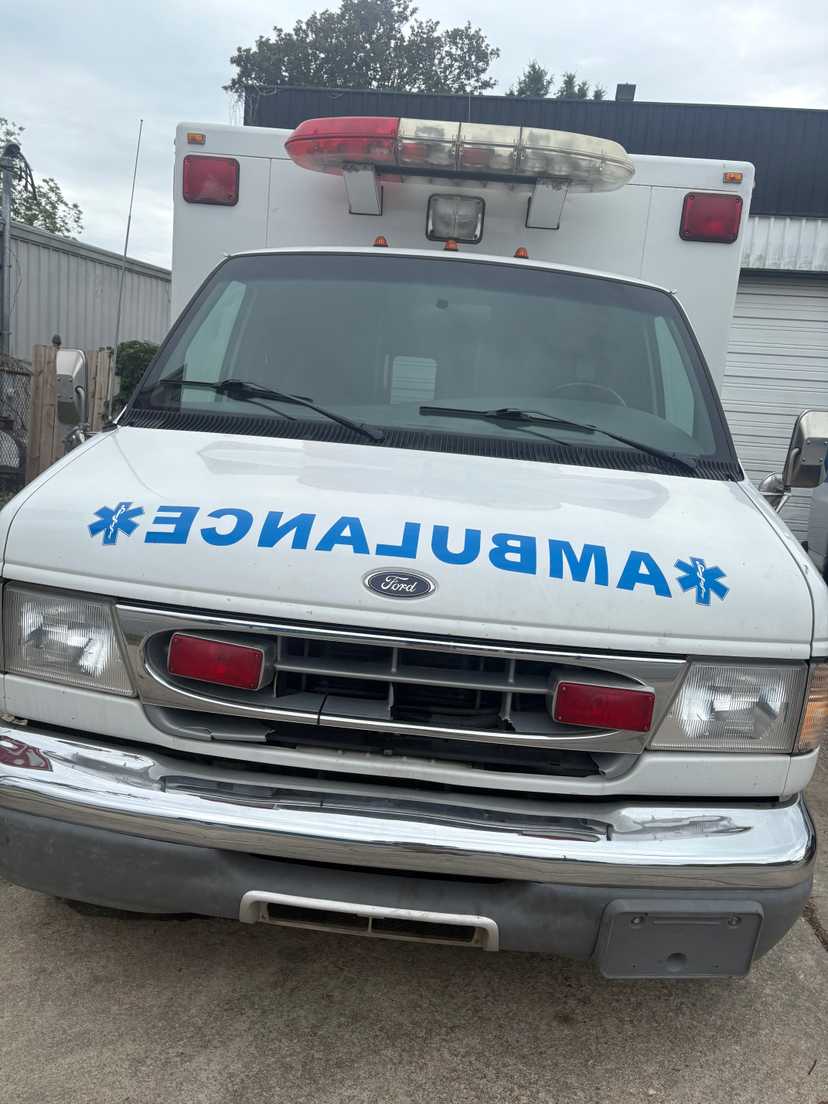 1999 Wheeled Coach Ford Type III Ambulance