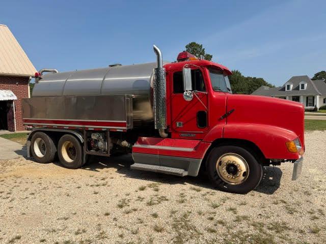 1995 Freightliner Pumper Tanker - image 2