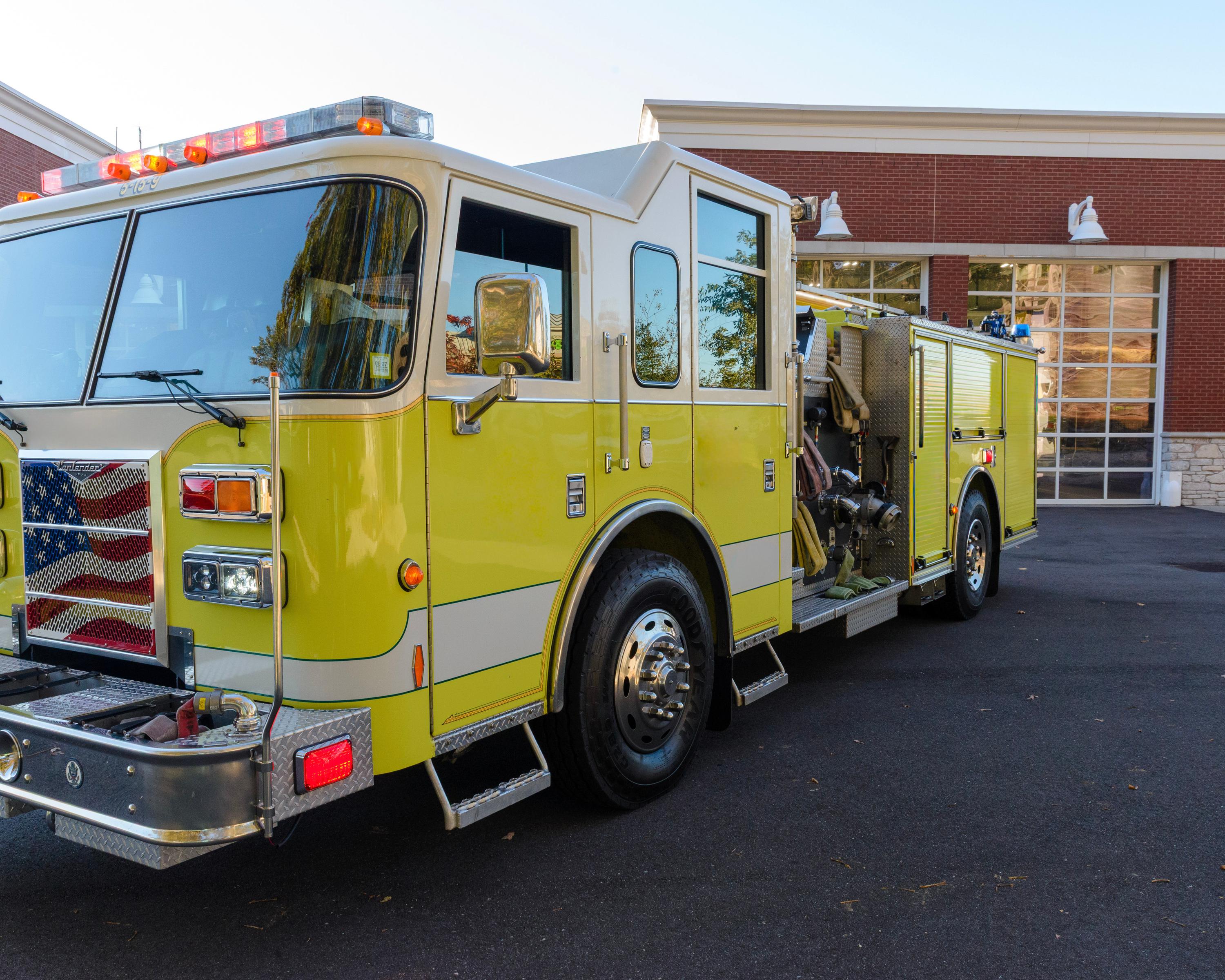 2010 Pierce Contender Pumper - image 3