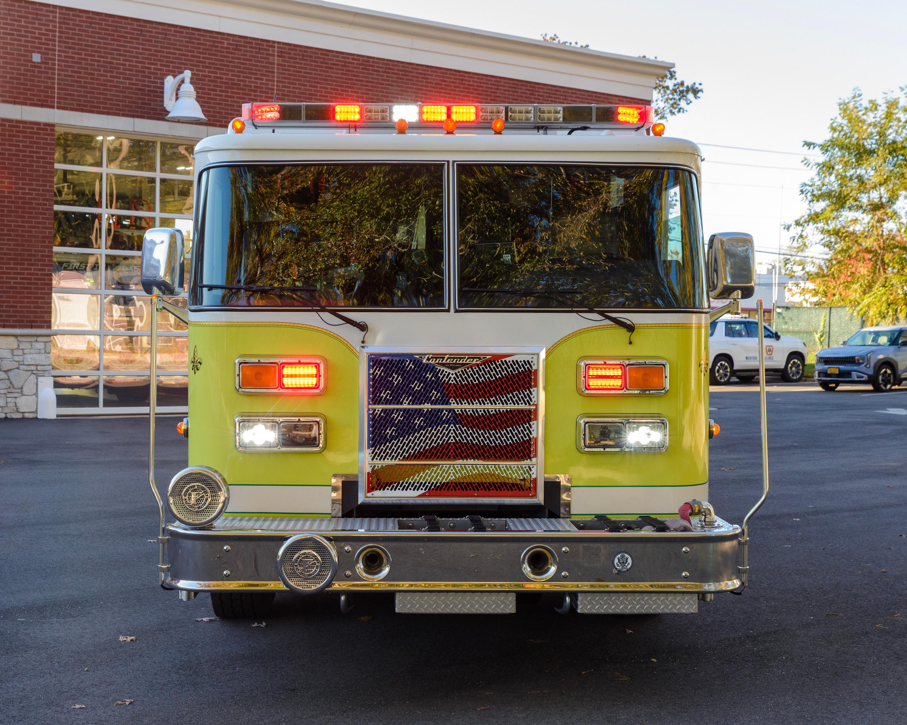 2010 Pierce Contender Pumper - image 4