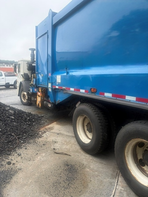 2010 Mack Heil Automated Side Loader - image 3
