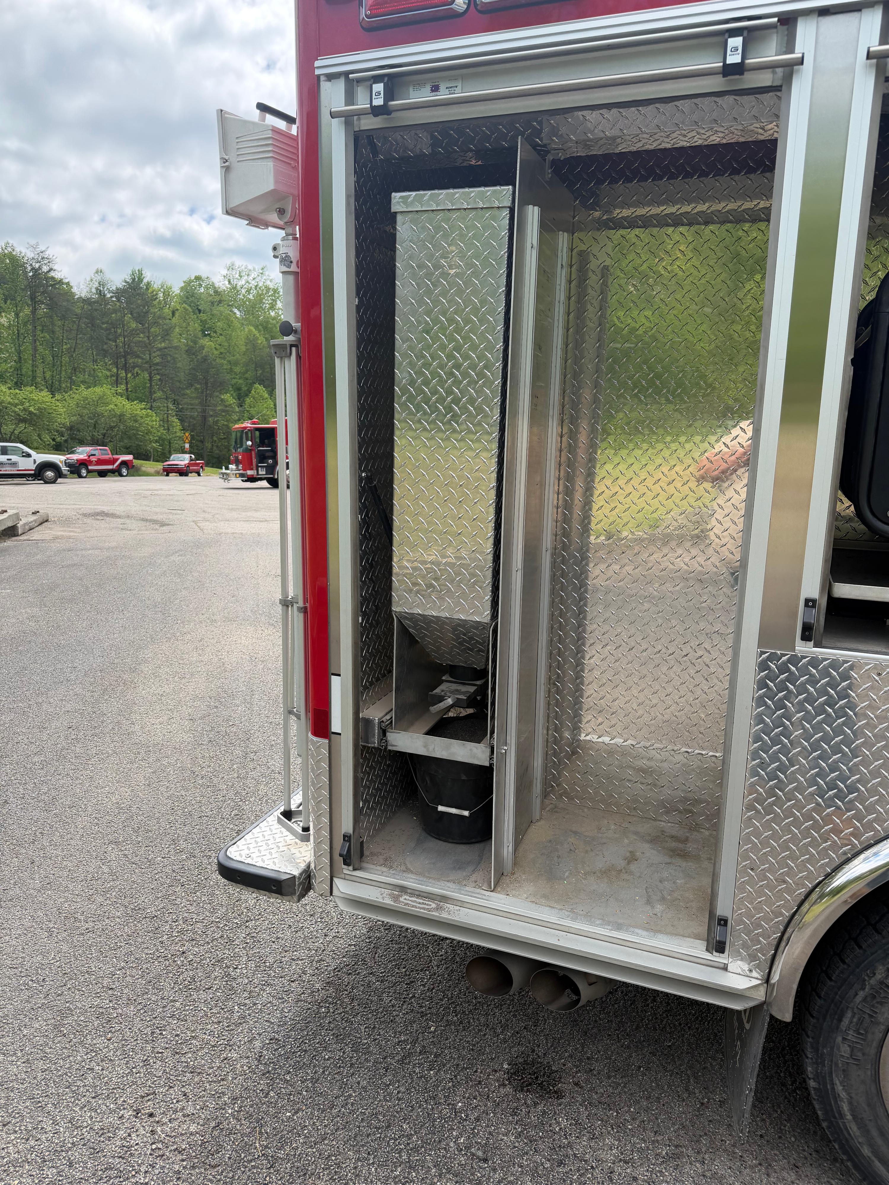 2007 EVI Ford Light Rescue - image 3