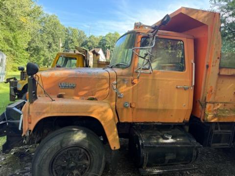 1990 Ford Dump Truck - image 9