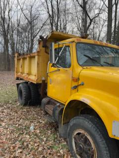 1992 International Dump Truck - image 1