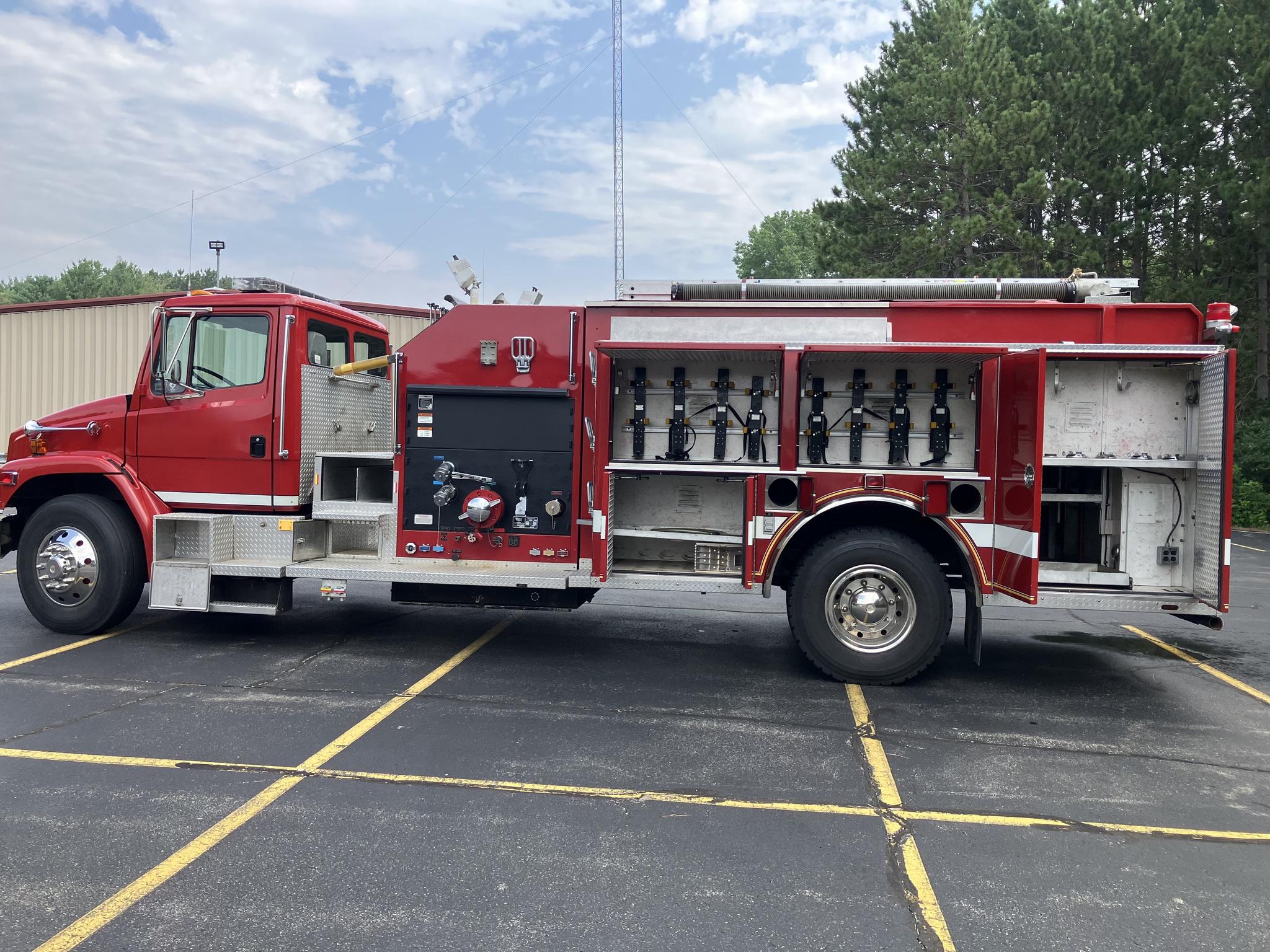1994 3D Freightliner Pumper (2004 Refurb) - image 2