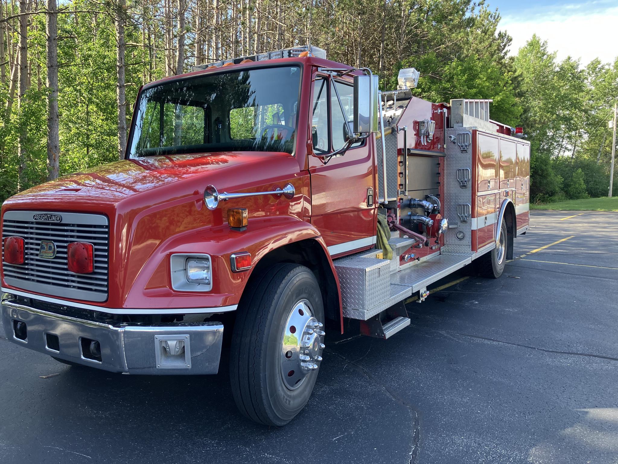 1994 3D Freightliner Pumper (2004 Refurb) - image 1