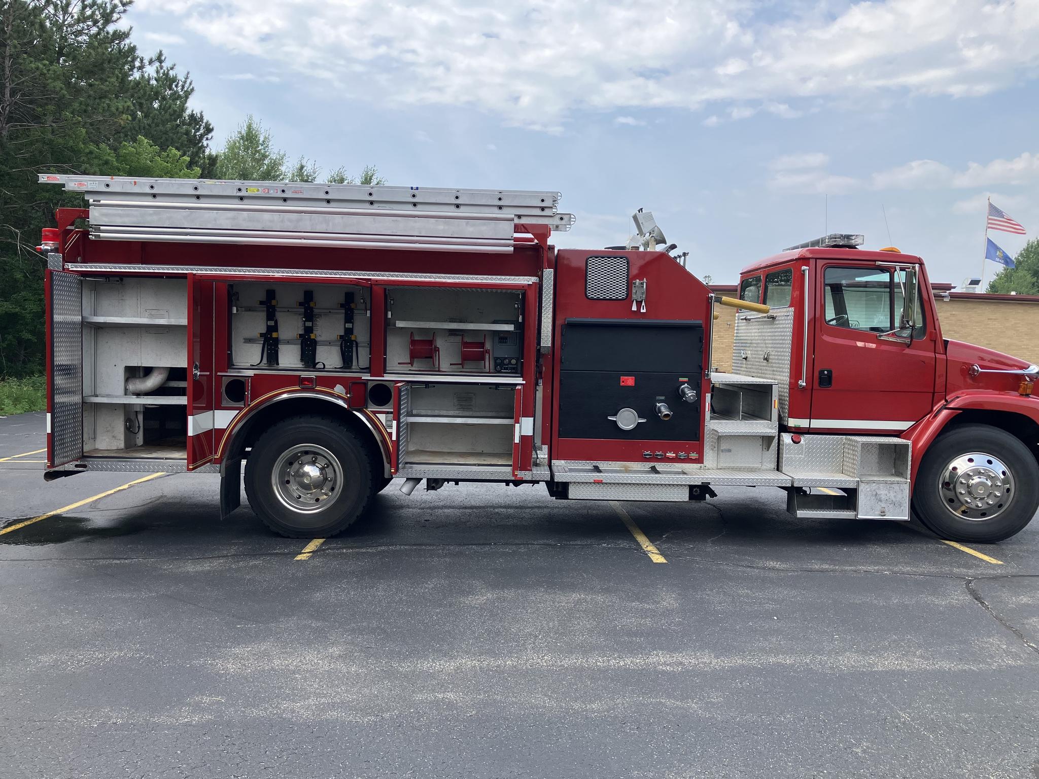 1994 3D Freightliner Pumper (2004 Refurb) - image 3