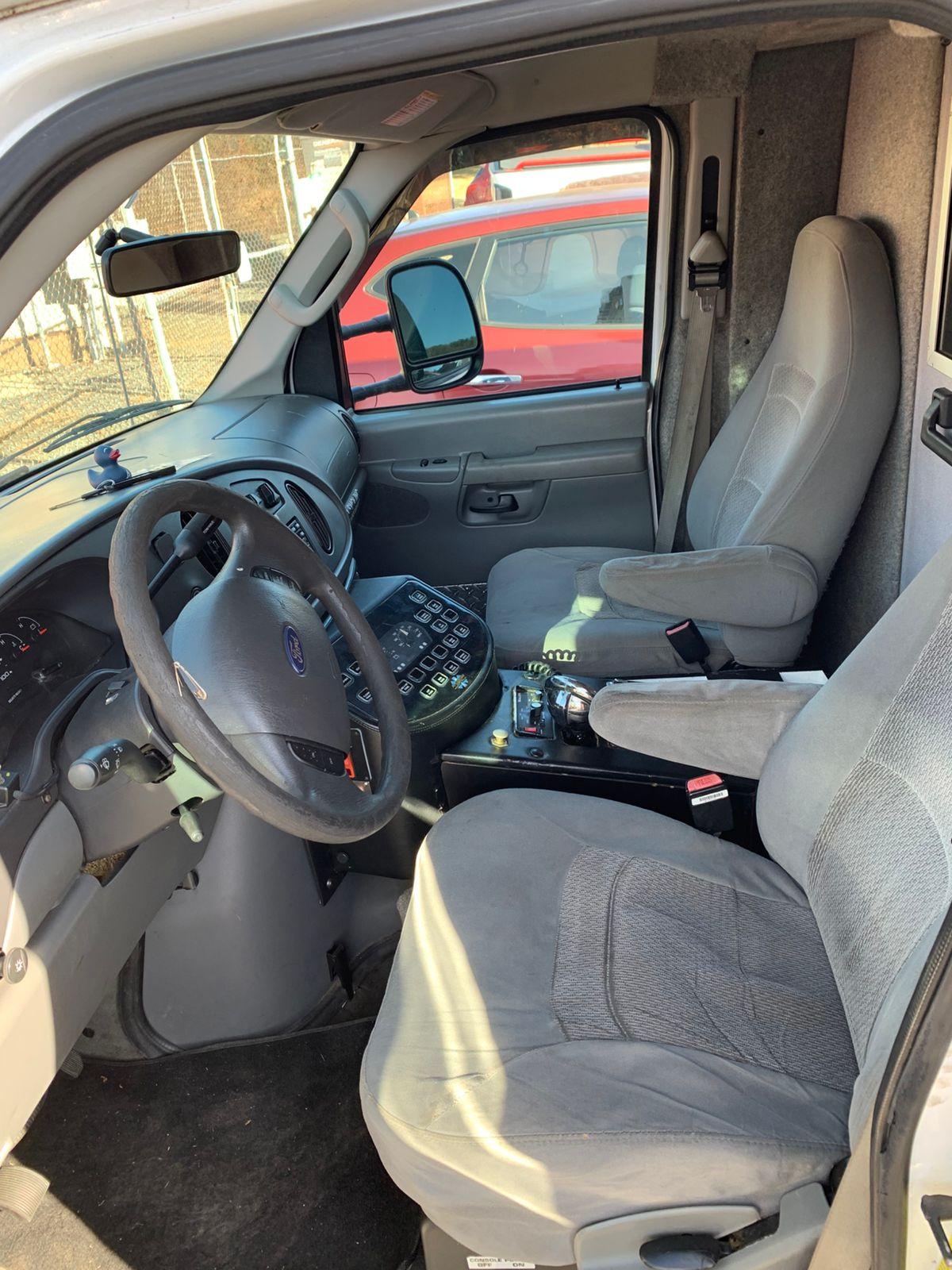 2006 Ford E 450 Type III - image 10