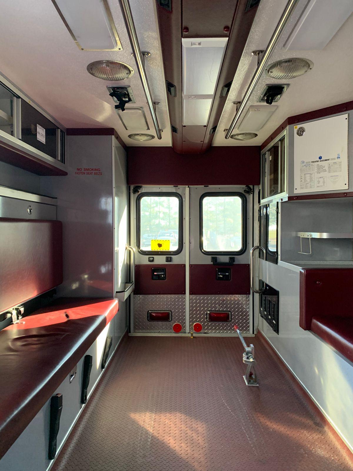 2006 Ford E 450 Type III - image 7
