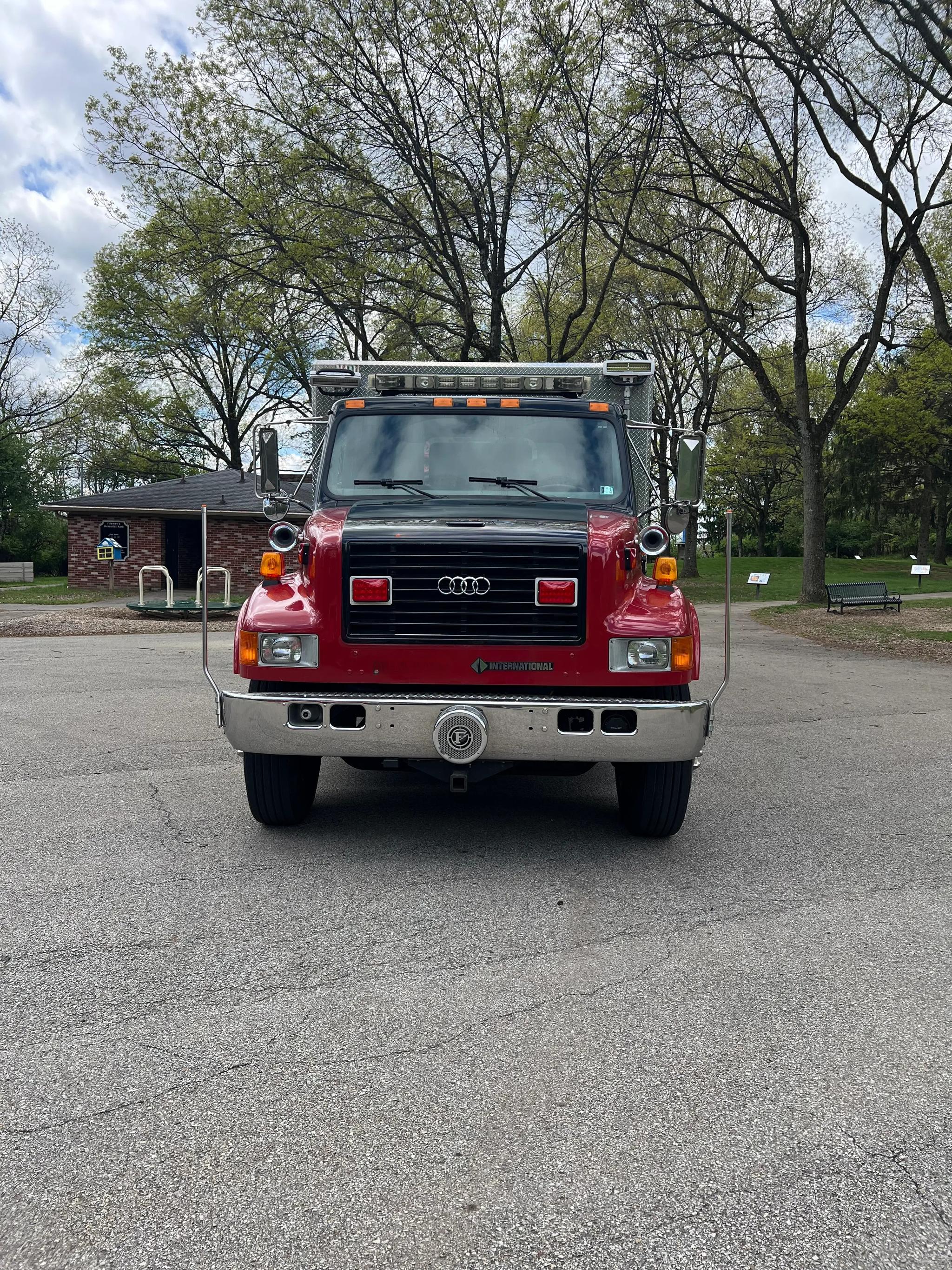 2000 International Kenco Light Rescue - image 2