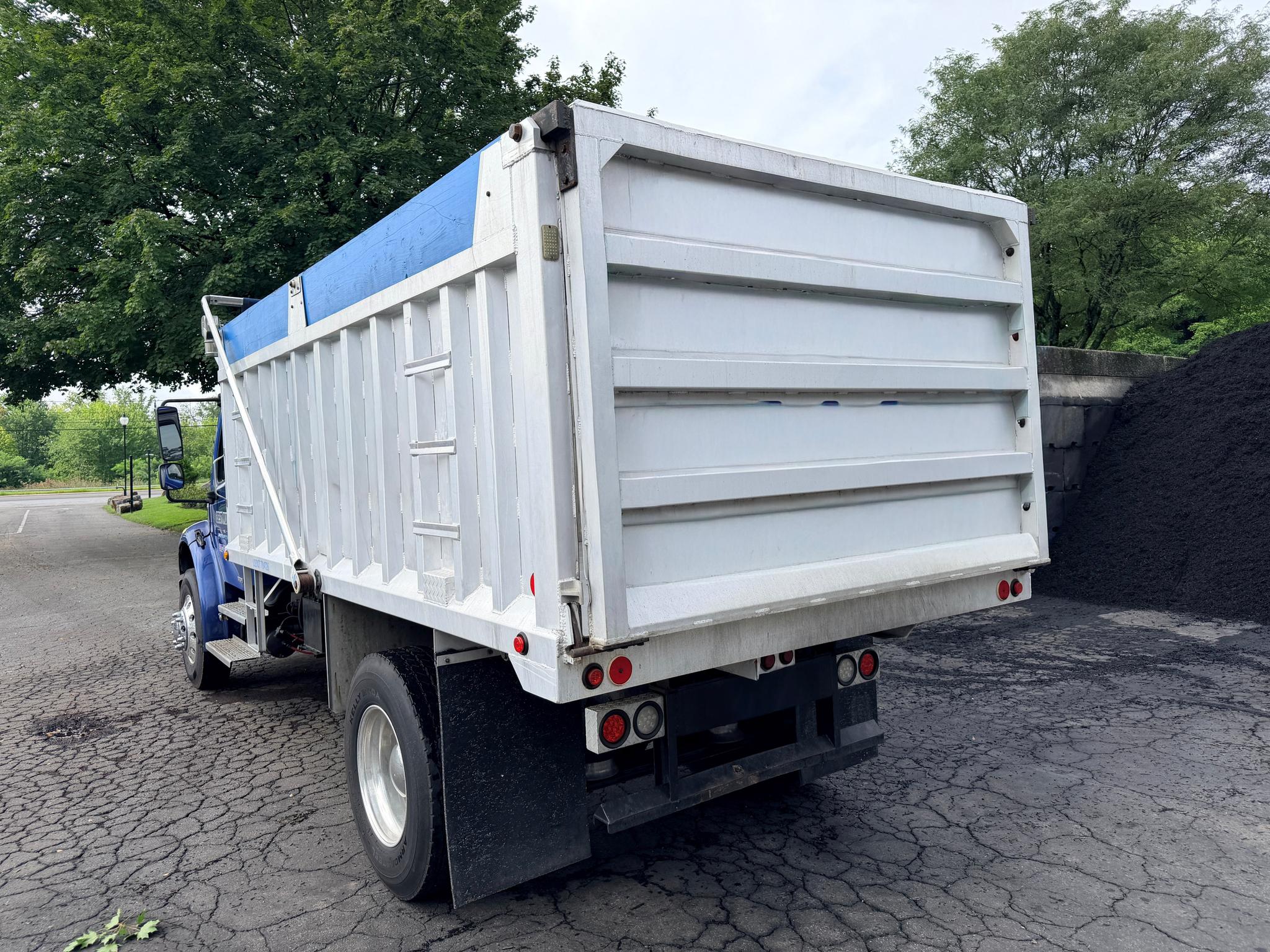 2005 Freightliner M2-106 Dump Truck - image 3