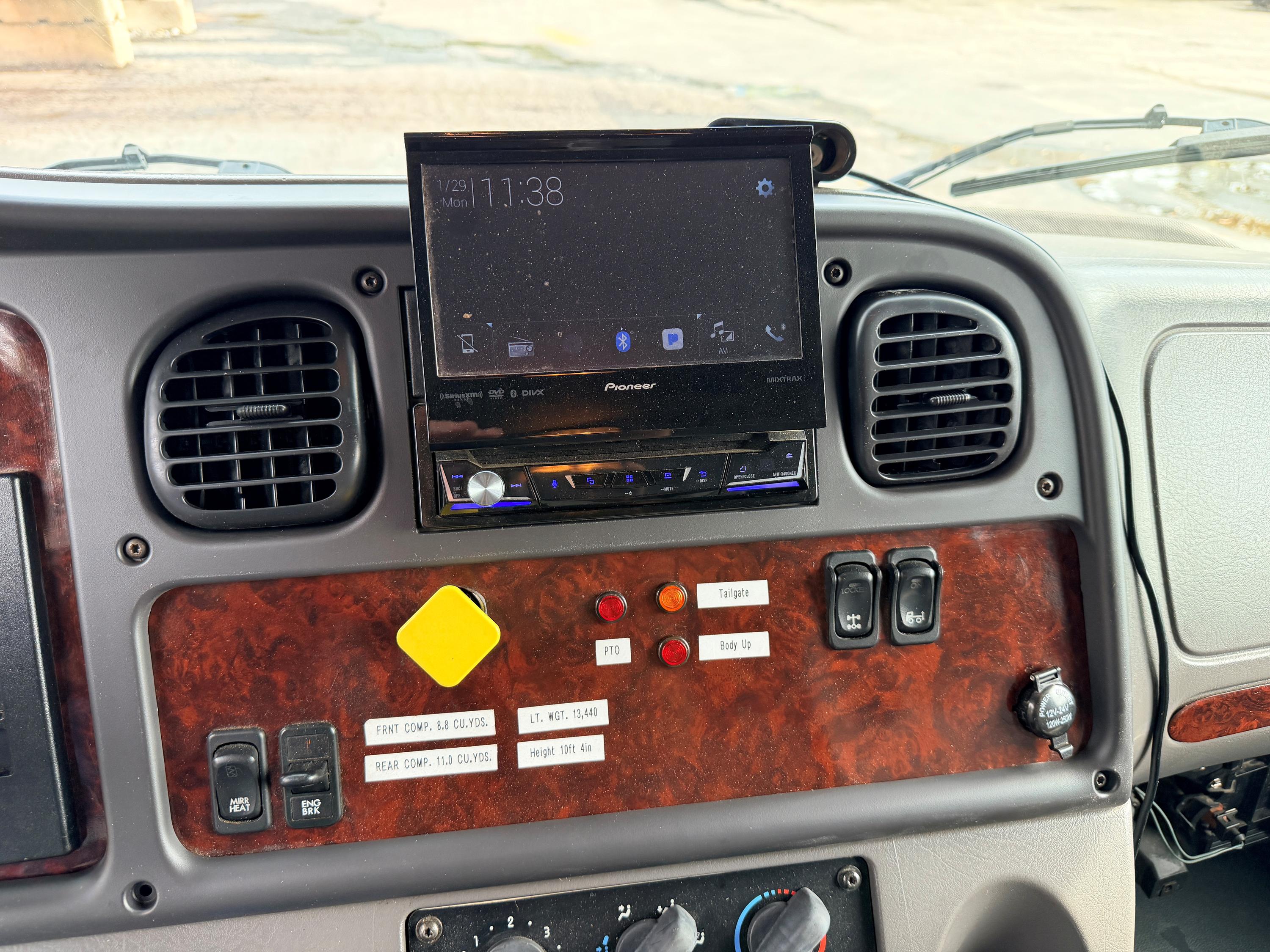 2005 Freightliner M2-106 Dump Truck - image 5
