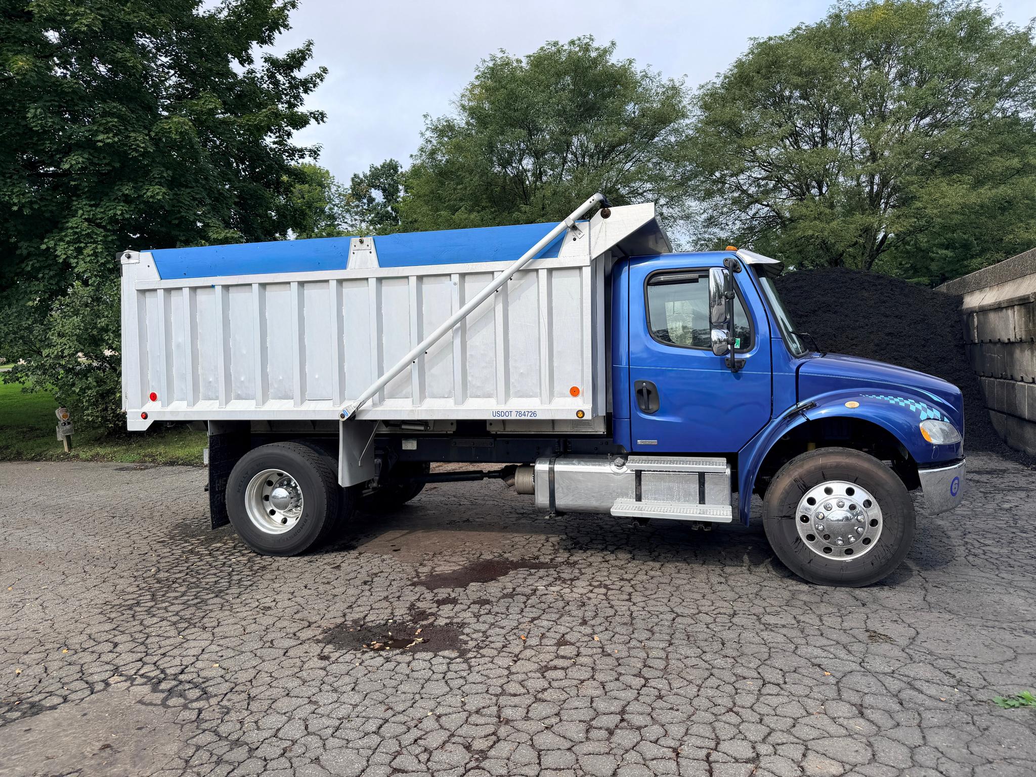 2005 Freightliner M2-106 Dump Truck - image 2