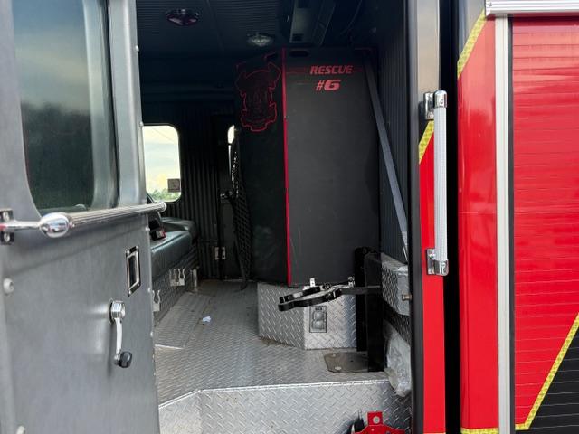 1991 E-One Heavy Rescue Pumper (300/300) - image 23