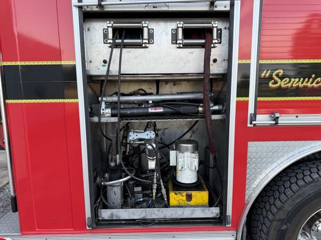 1991 E-One Heavy Rescue Pumper (300/300) - image 32