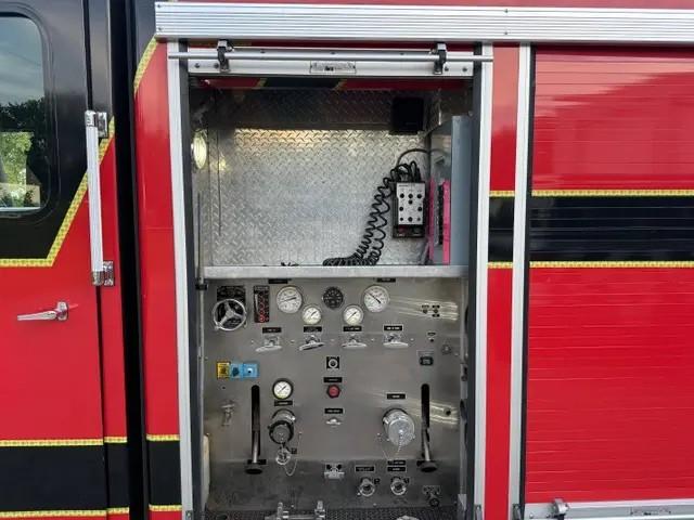 1991 E-One Heavy Rescue Pumper (300/300) - image 25