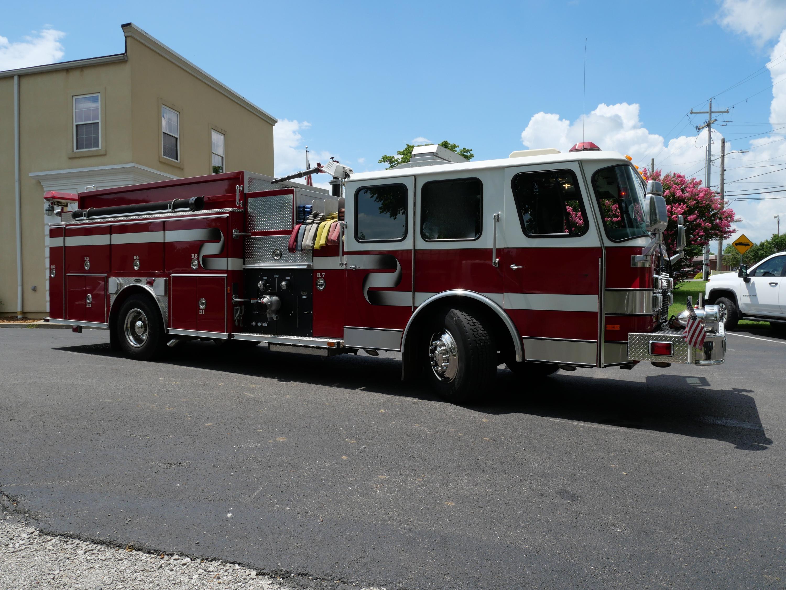 1997 E-One Cyclone II Pumper - image 3