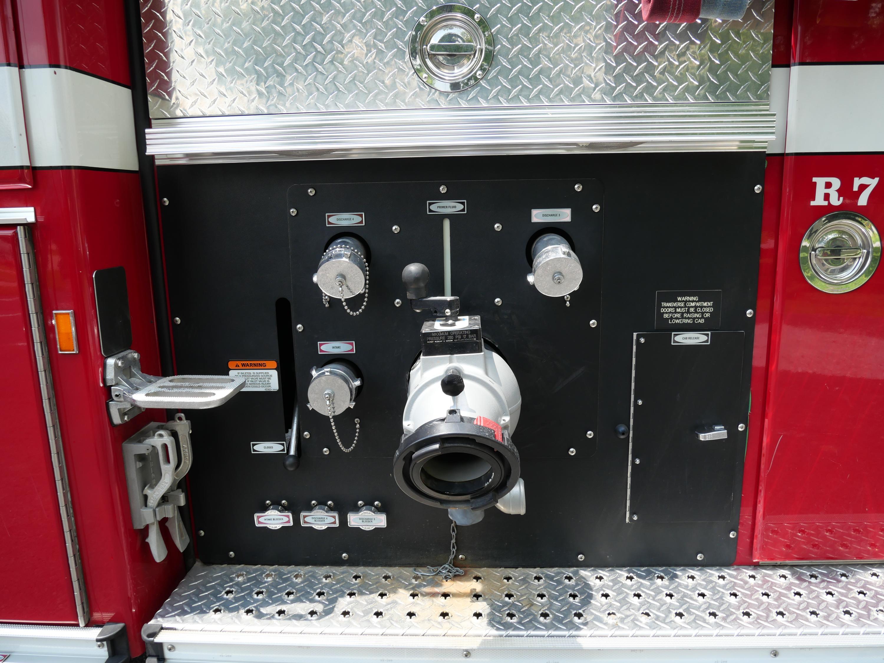 1997 E-One Cyclone II Pumper - image 12