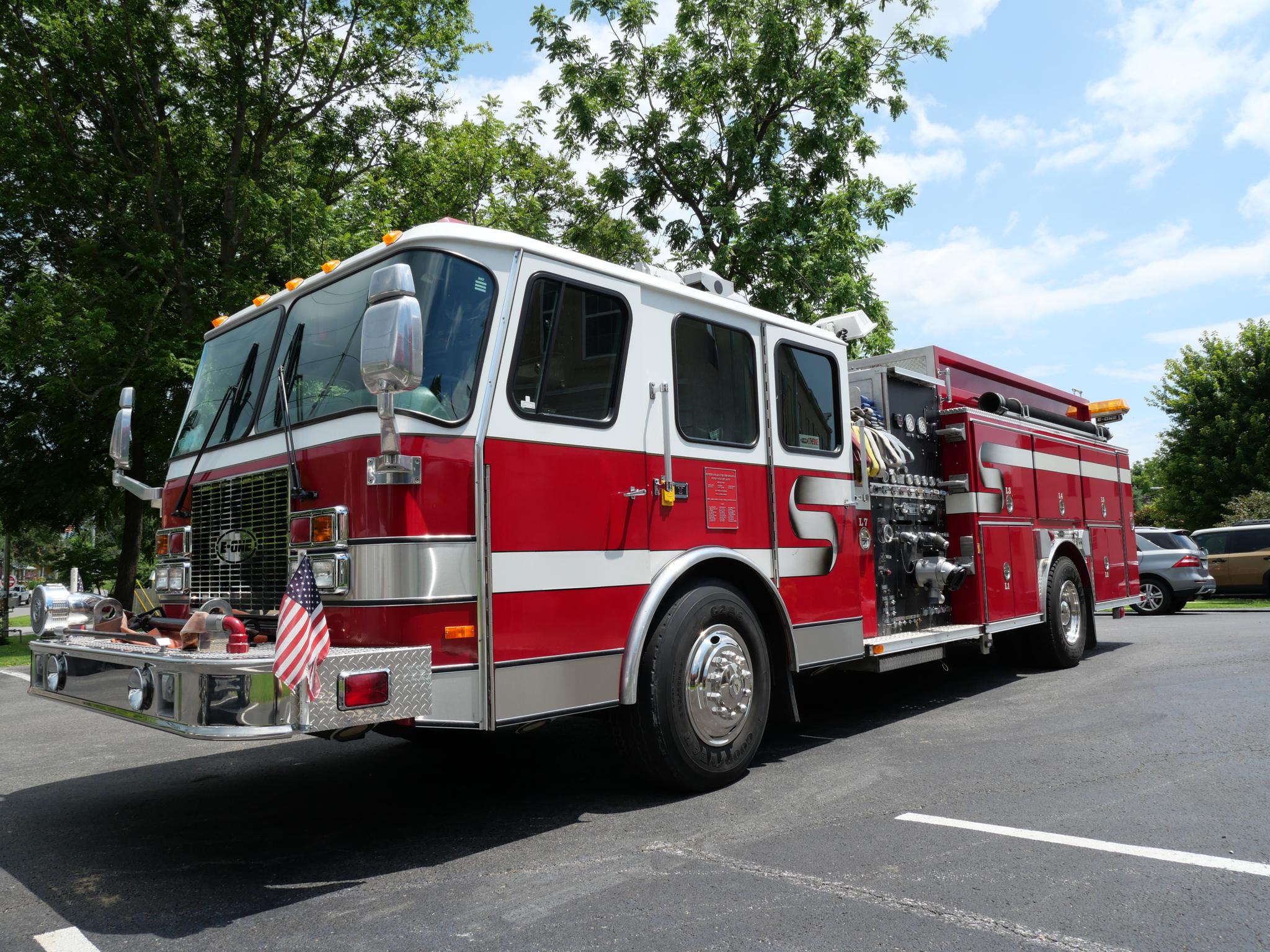 1997 E-One Cyclone II Pumper - image 2