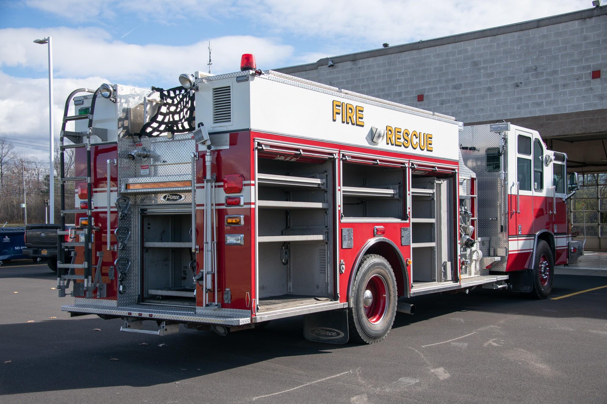 2001 Pierce Quantum Pumper - image 10