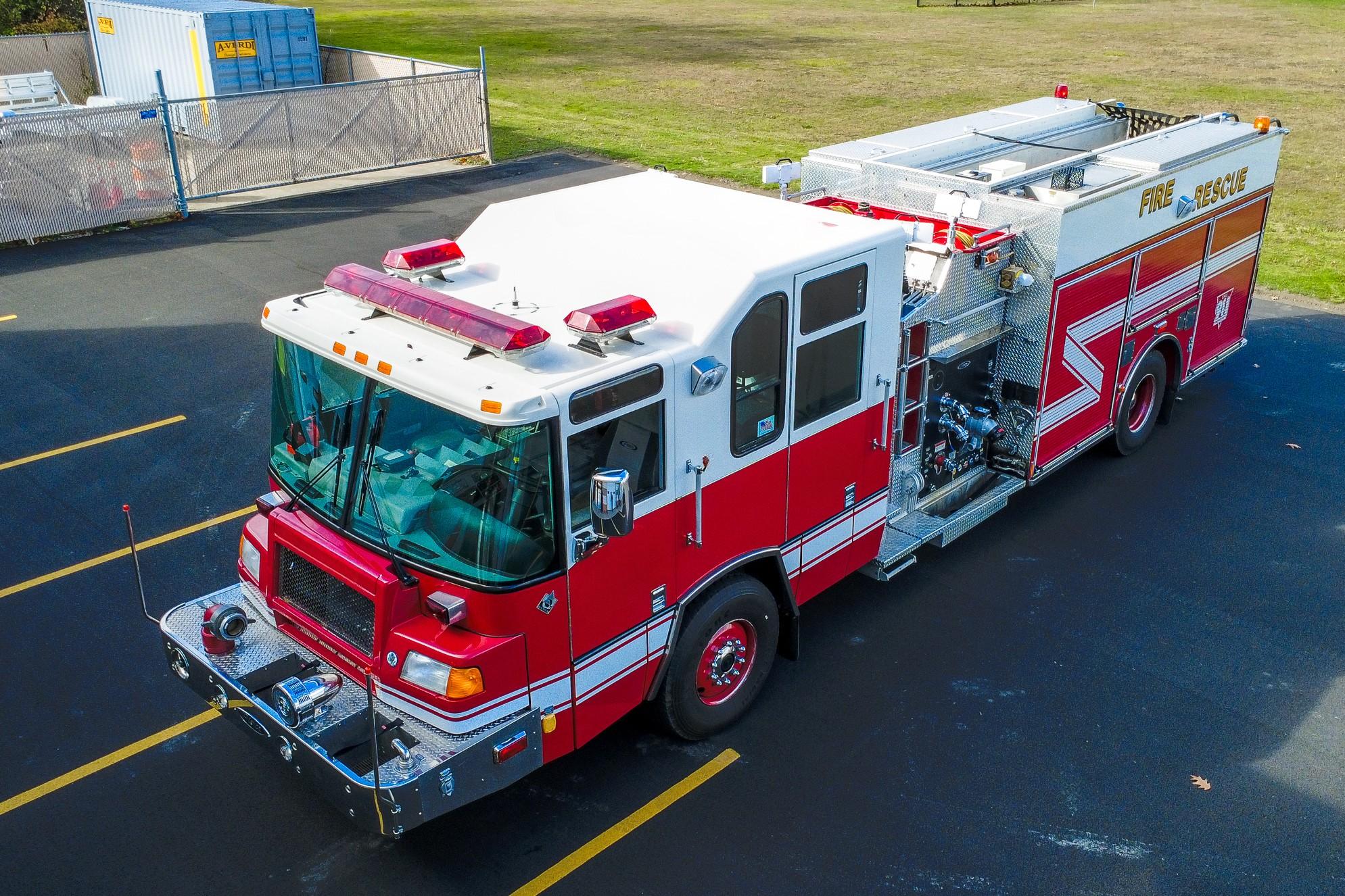2001 Pierce Quantum Pumper - image 2