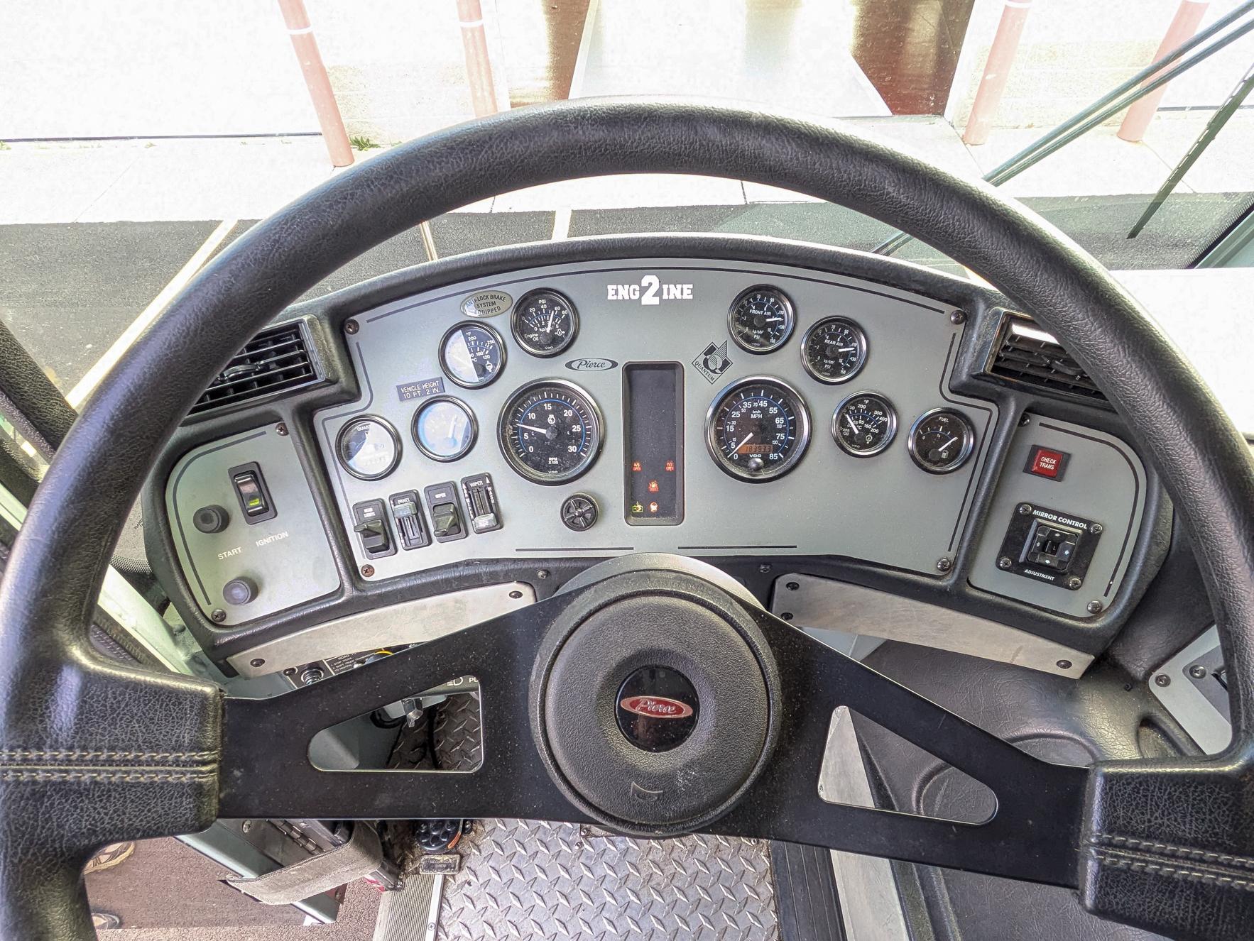2001 Pierce Quantum Pumper - image 31