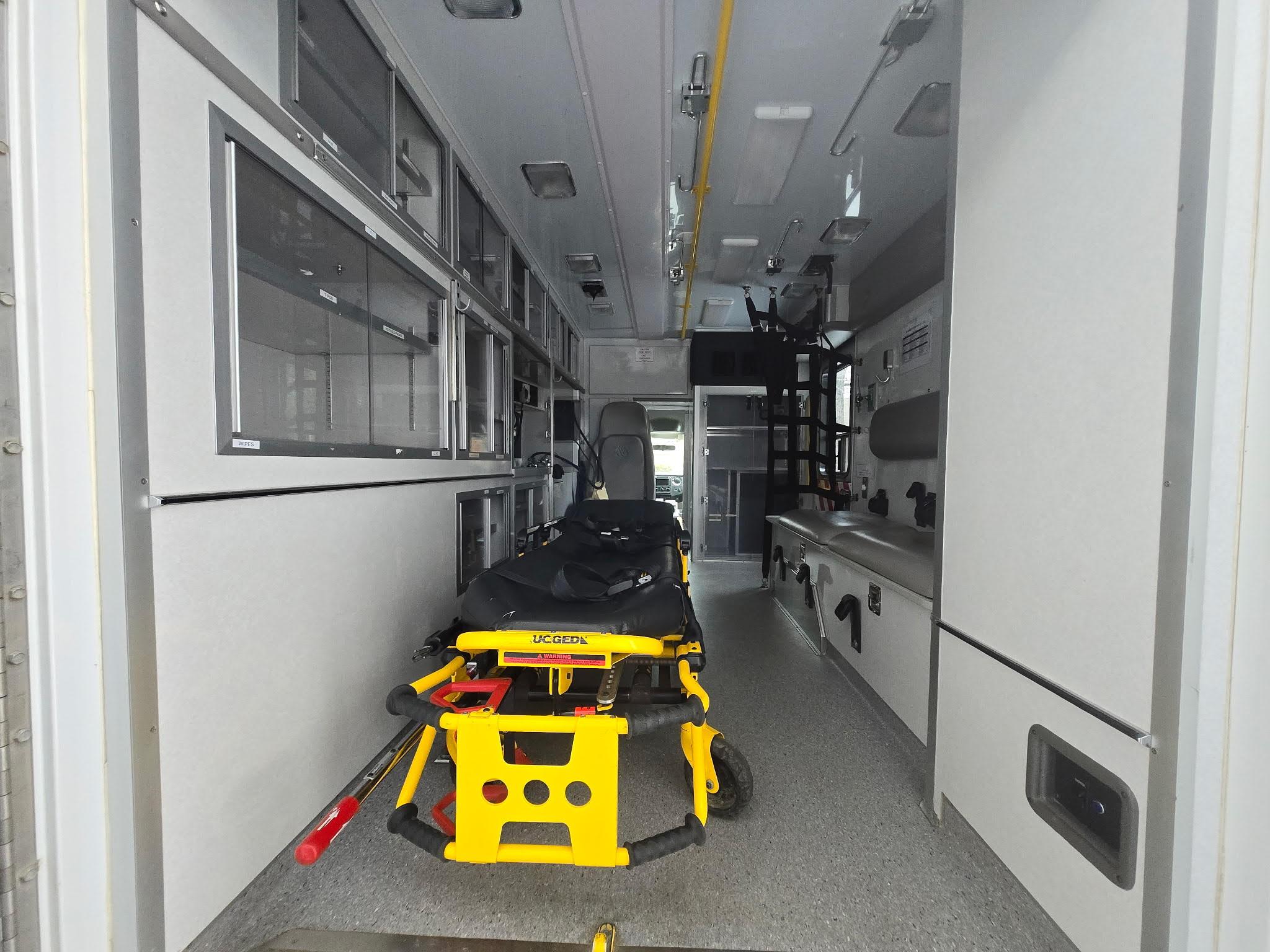 2008 Ford F-350 Wheeled Coach Ambulance (4X4) Type I - image 5