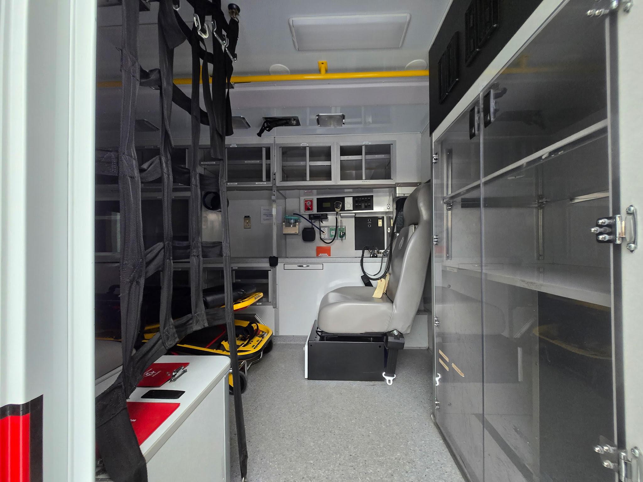 2008 Ford F-350 Wheeled Coach Ambulance (4X4) Type I - image 6