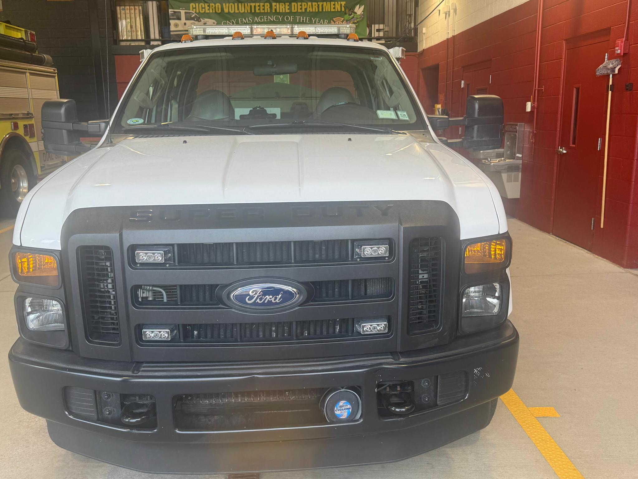 2008 Ford F350 4x4 Squad - image 2