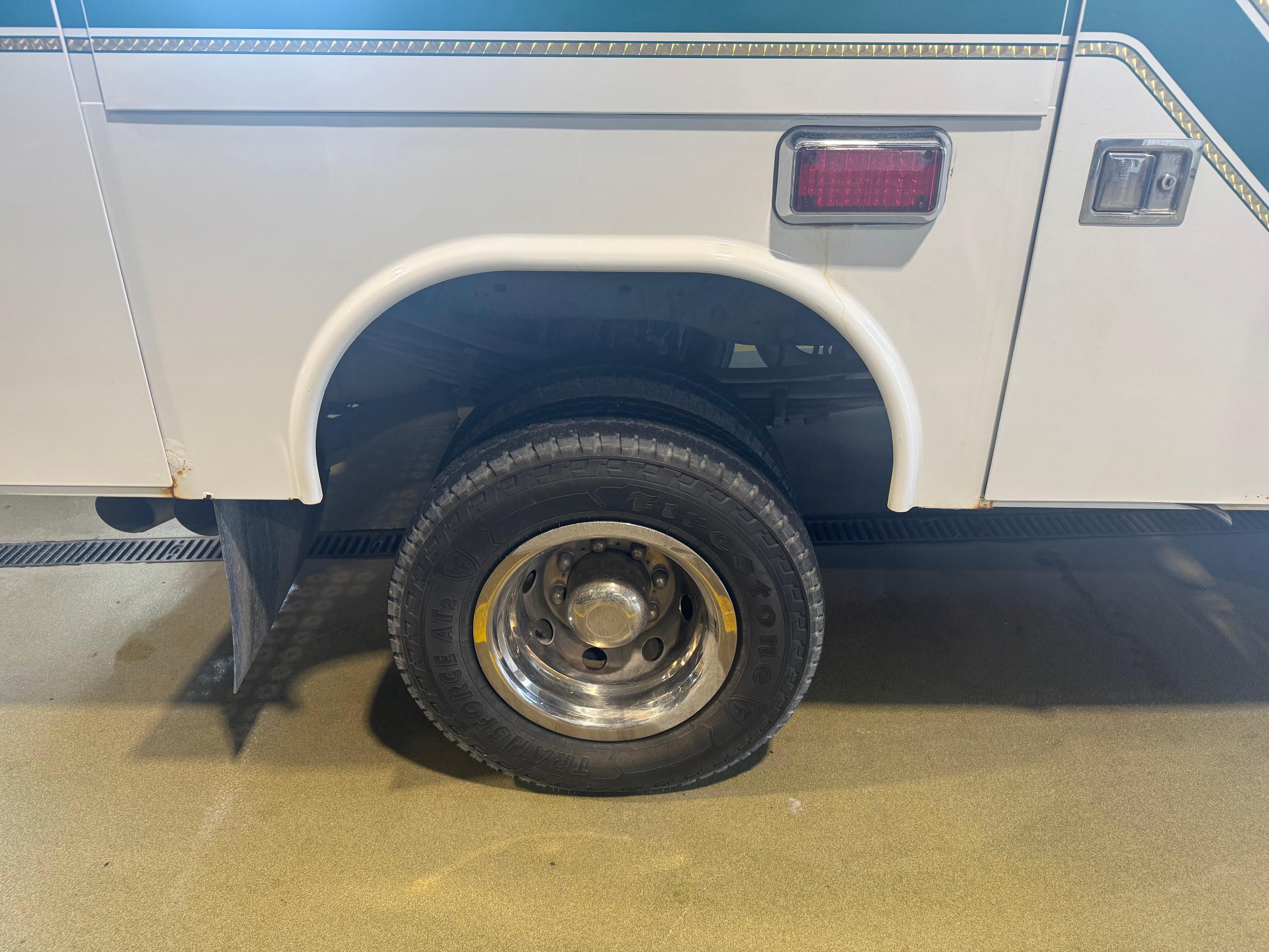 2010 Ford F350 4x4 Squad - image 18