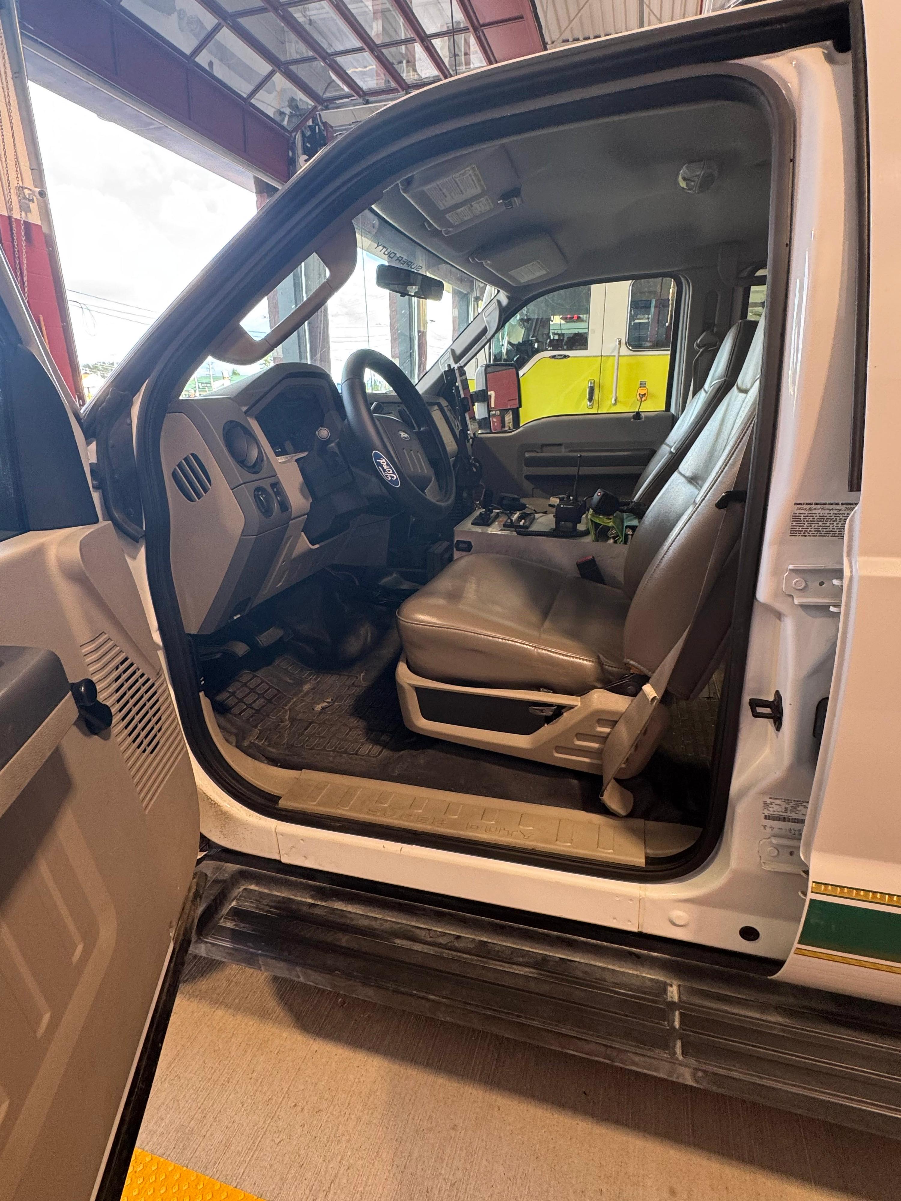 2008 Ford F350 4x4 Squad - image 12