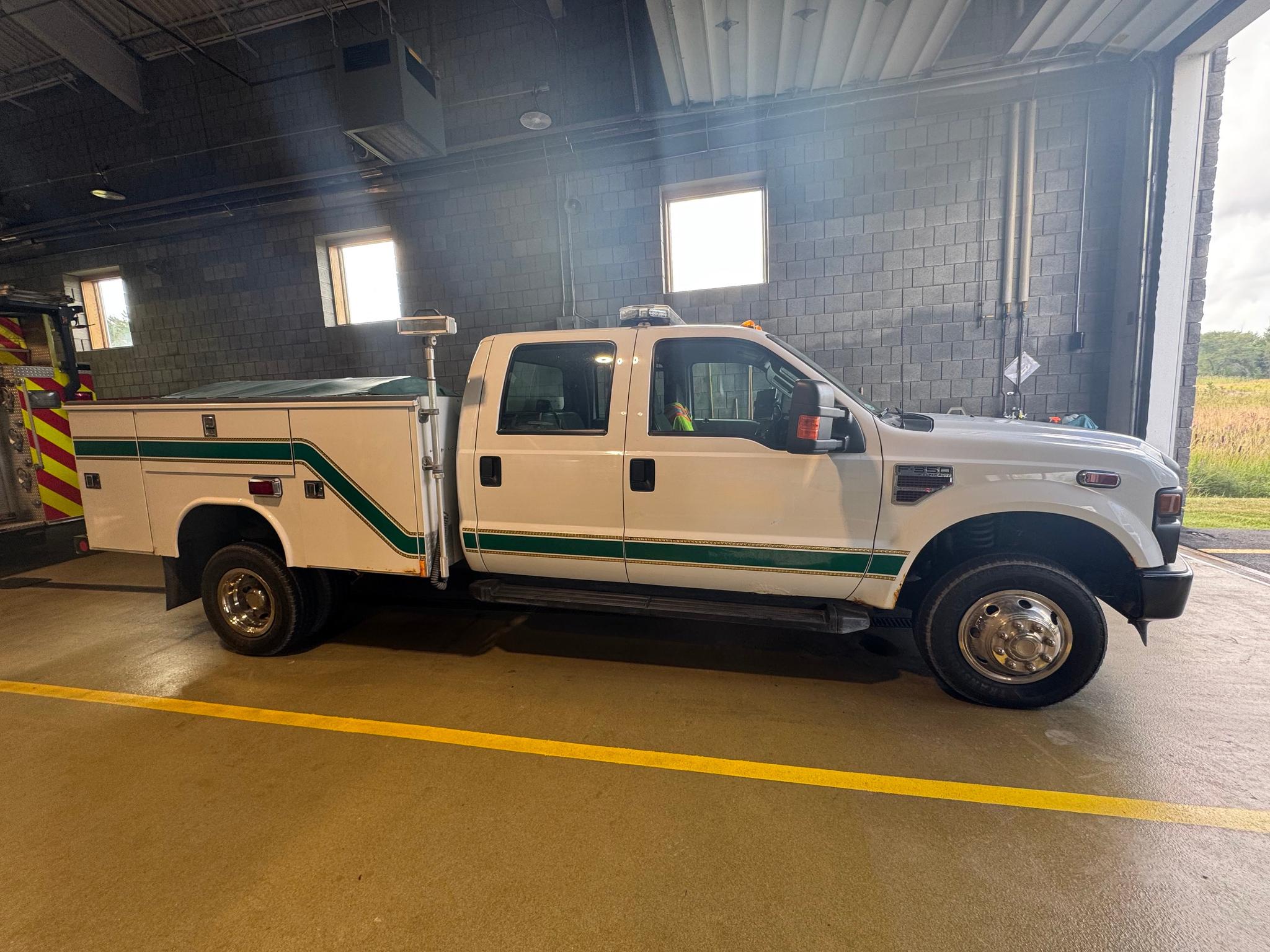 2010 Ford F350 4x4 Squad - image 3