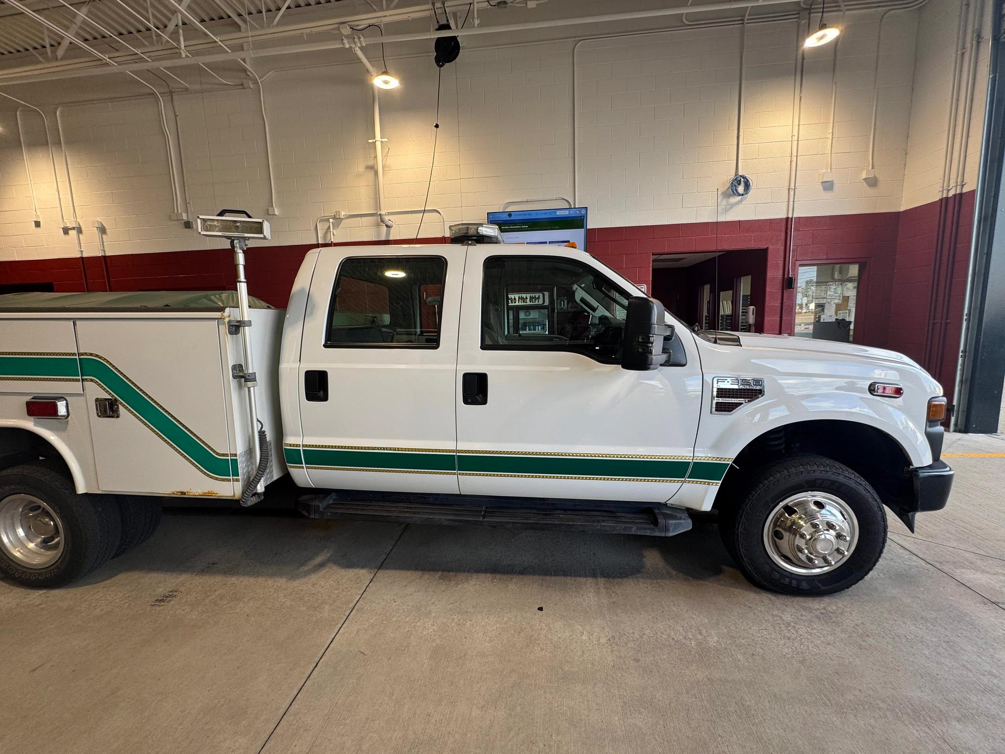 2008 Ford F350 4x4 Squad - image 3