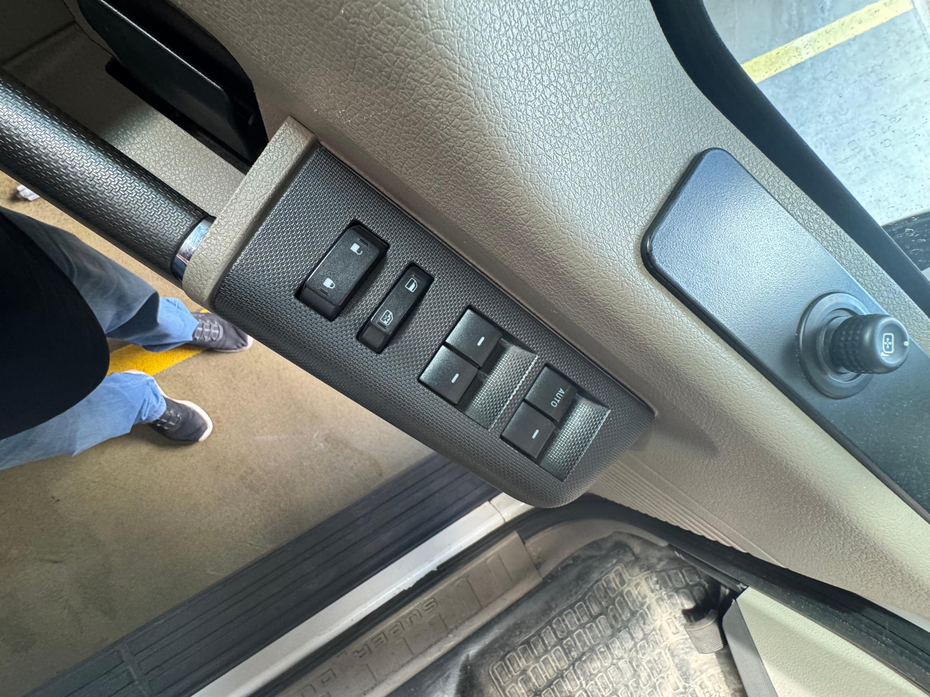 2010 Ford F350 4x4 Squad - image 7