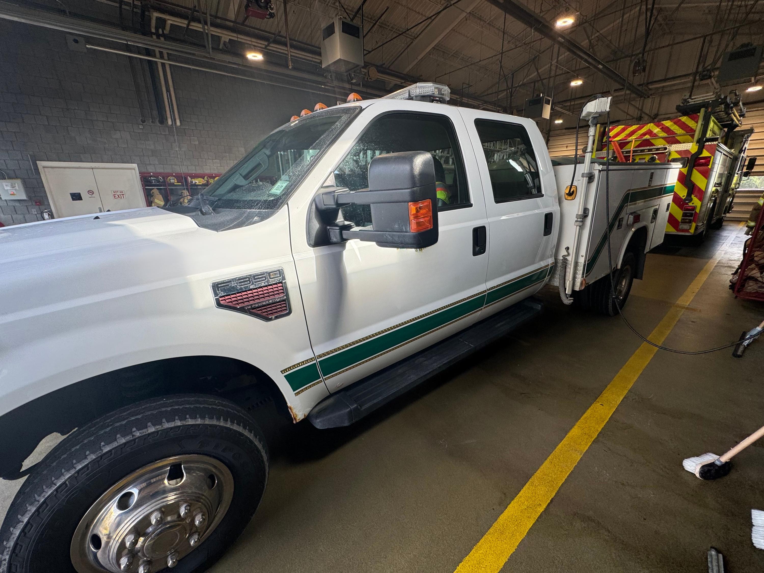 2010 Ford F350 4x4 Squad - image 2