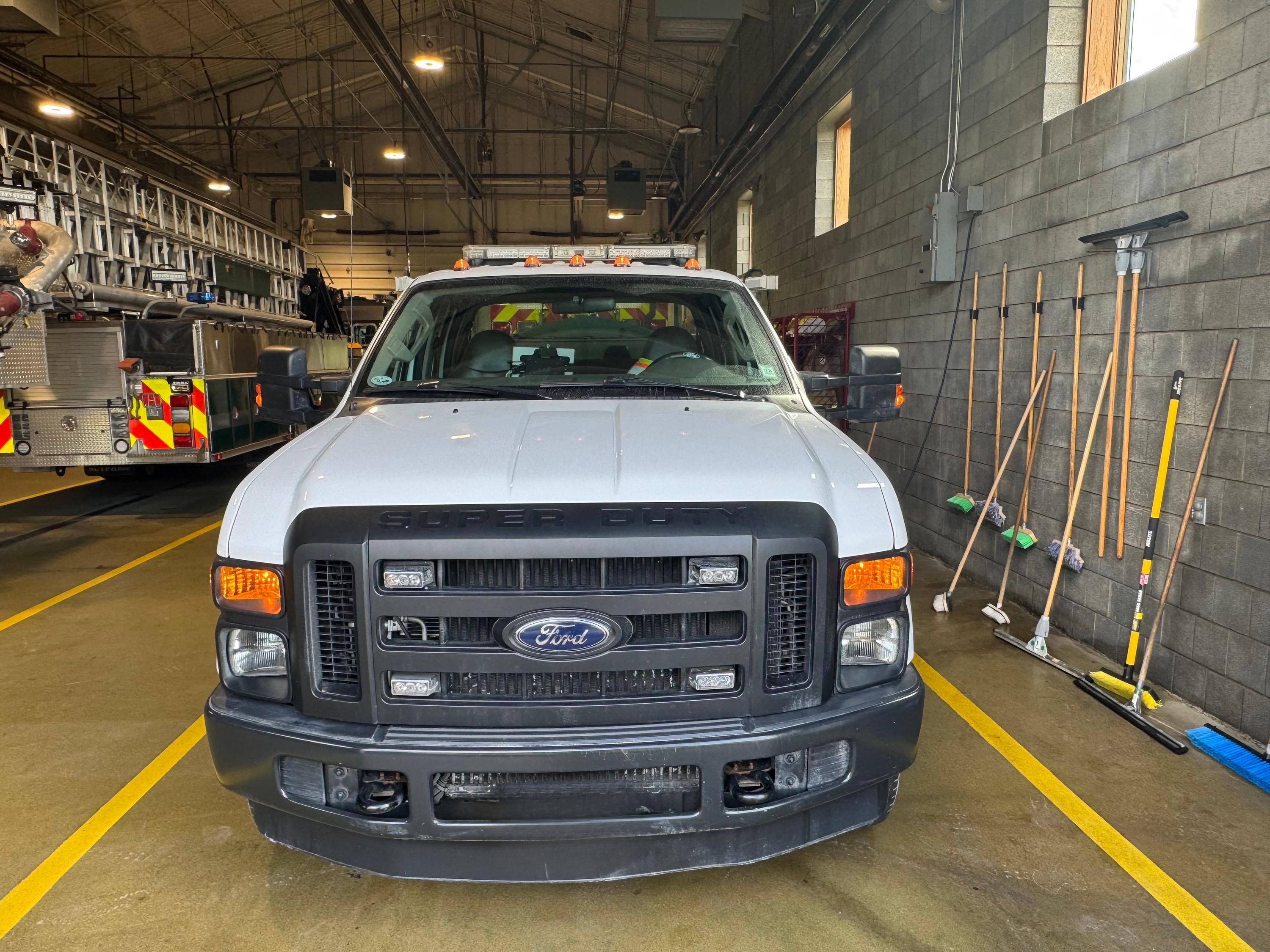 2010 Ford F350 4x4 Squad - image 1