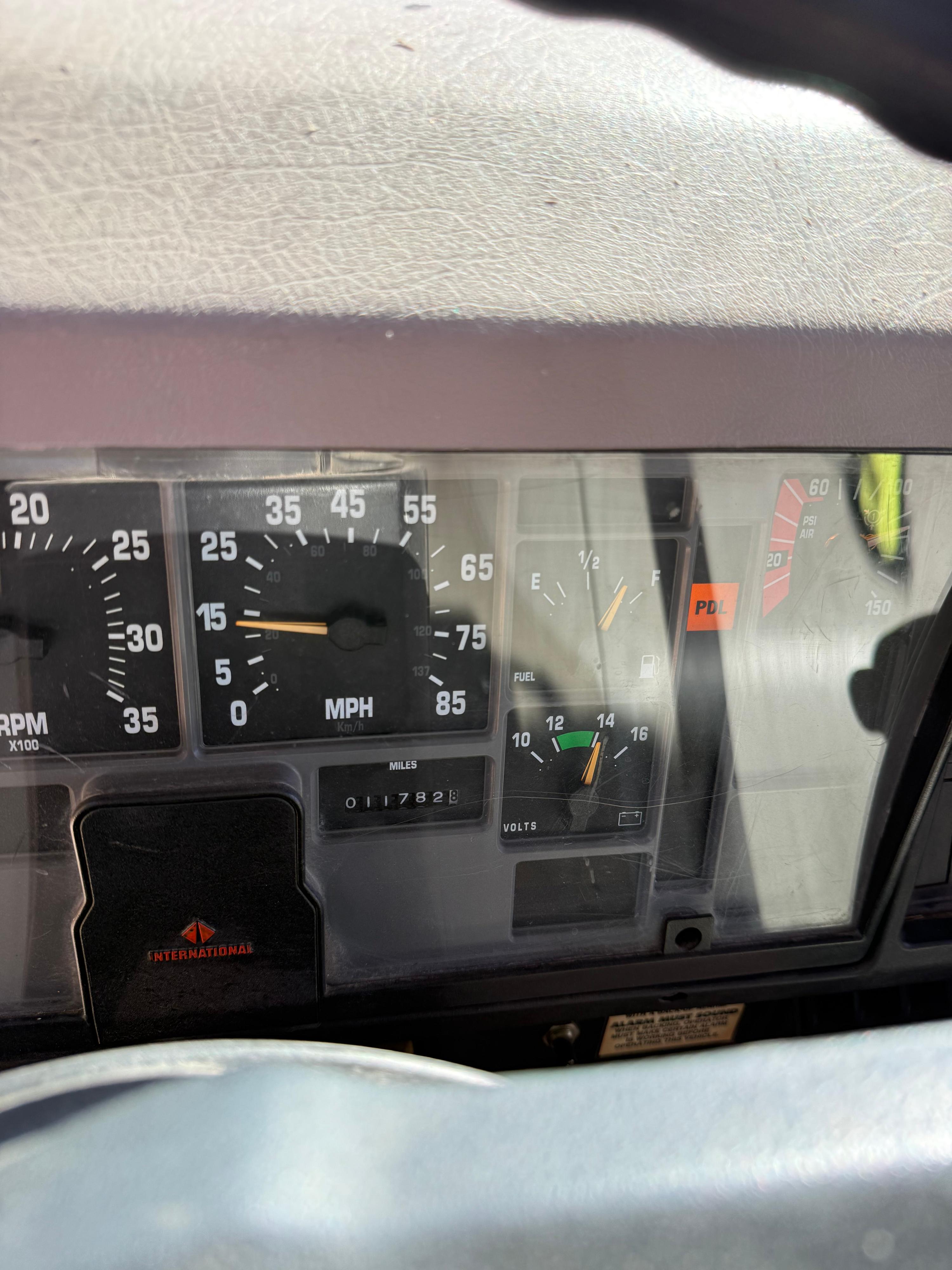 1996 International 4900 Tanker - image 17