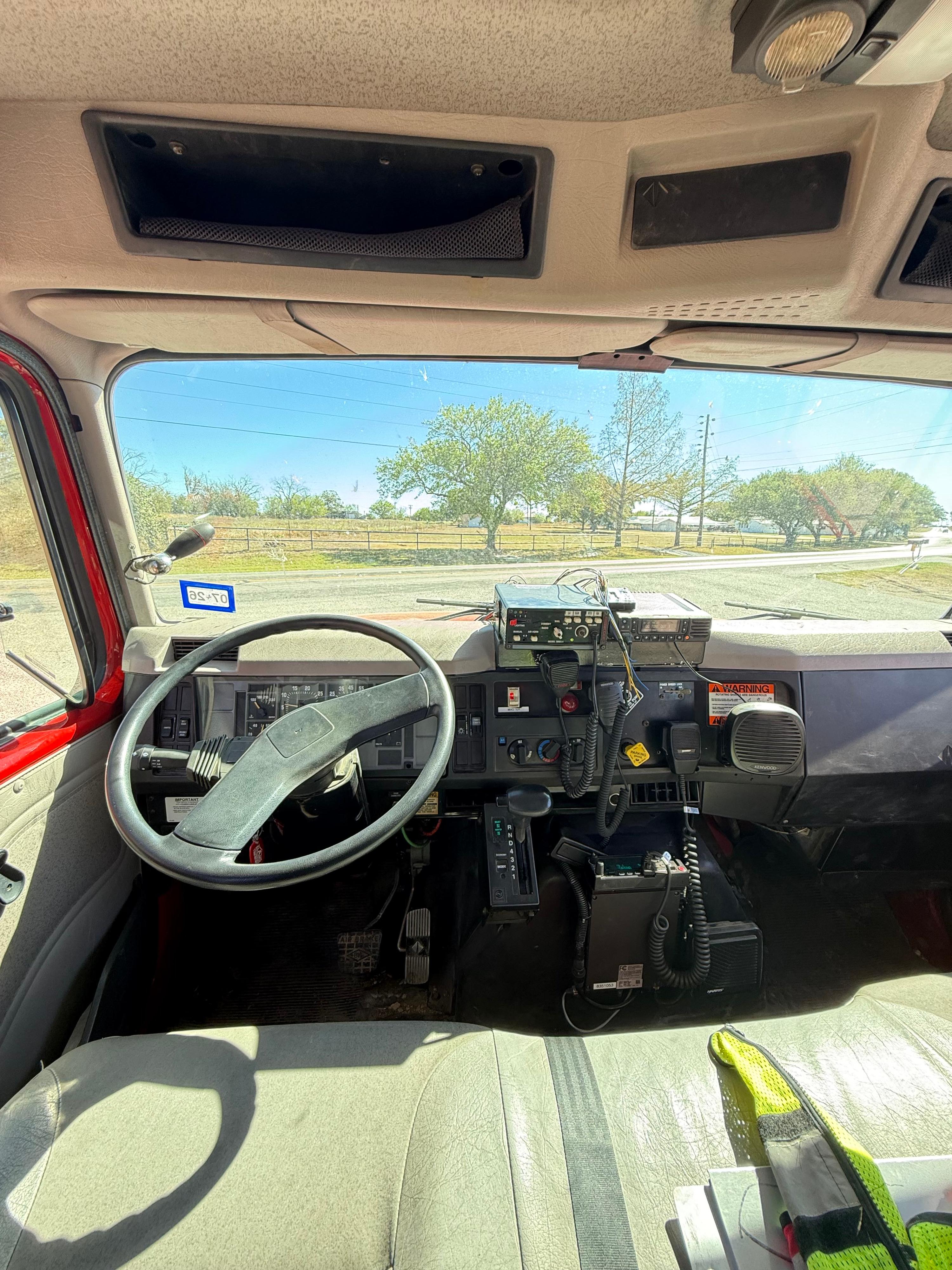1996 International 4900 Tanker - image 9