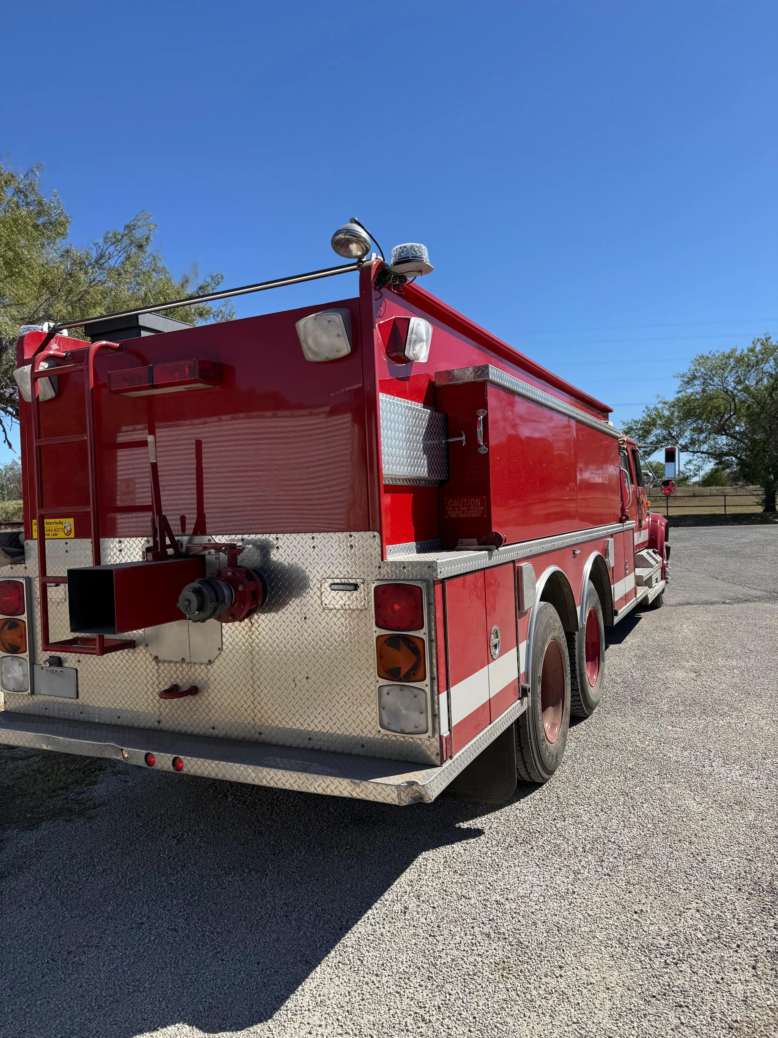 1996 International 4900 Tanker - image 8