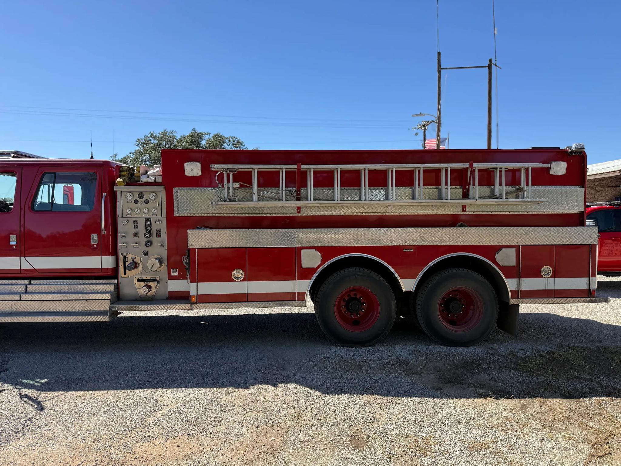 1996 International 4900 Tanker - image 5