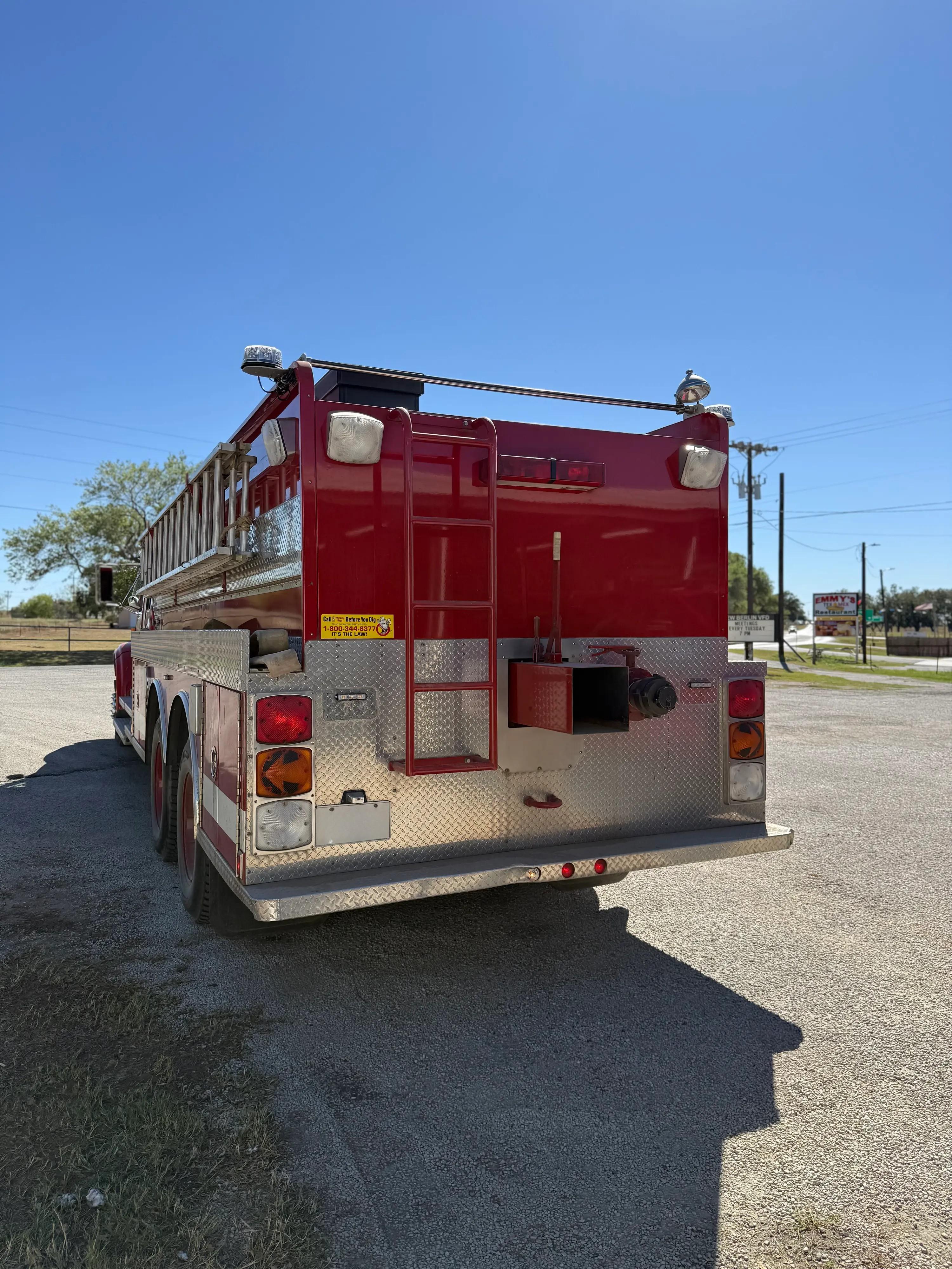 1996 International 4900 Tanker - image 7