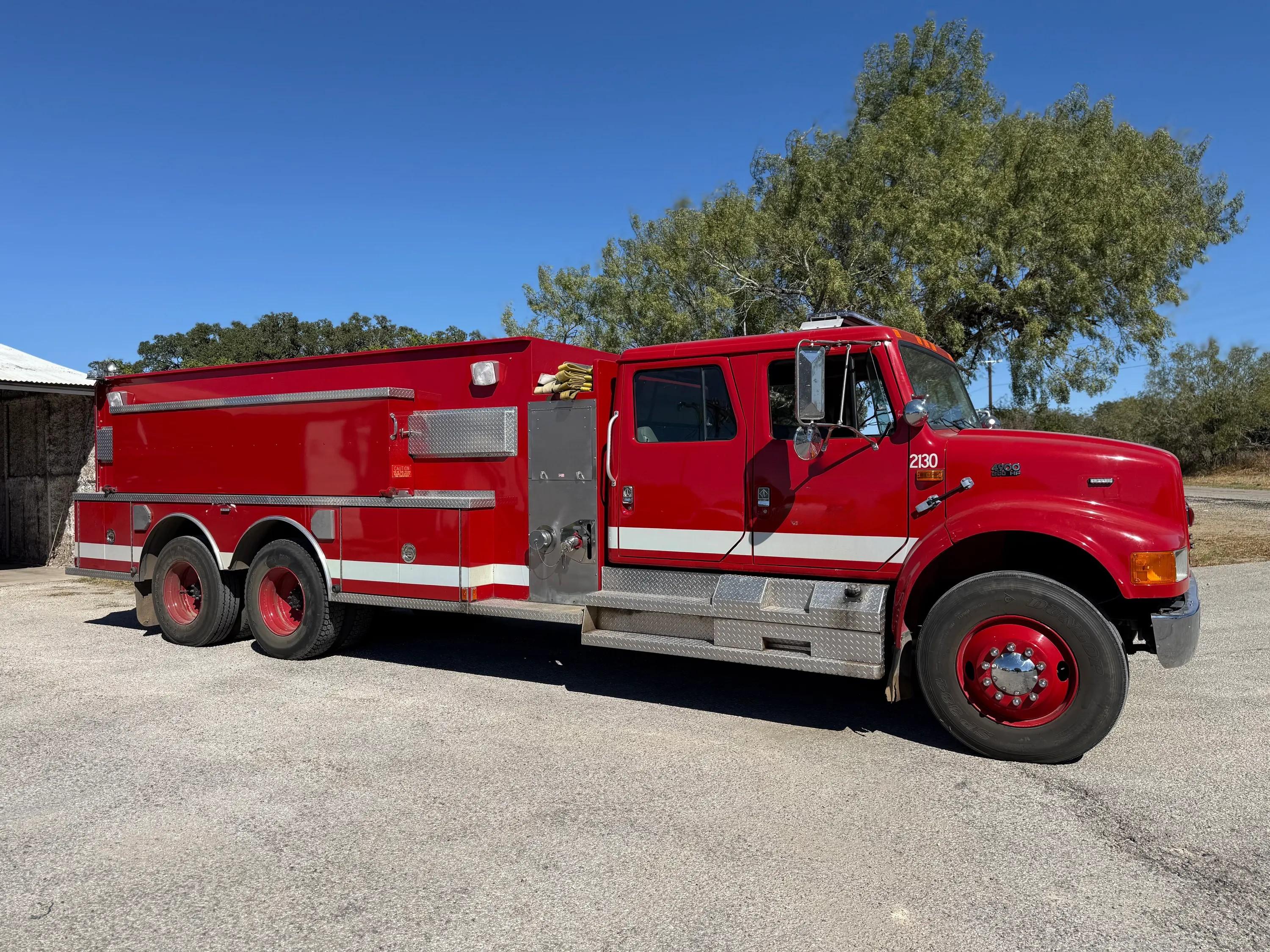 1996 International 4900 Tanker - image 1