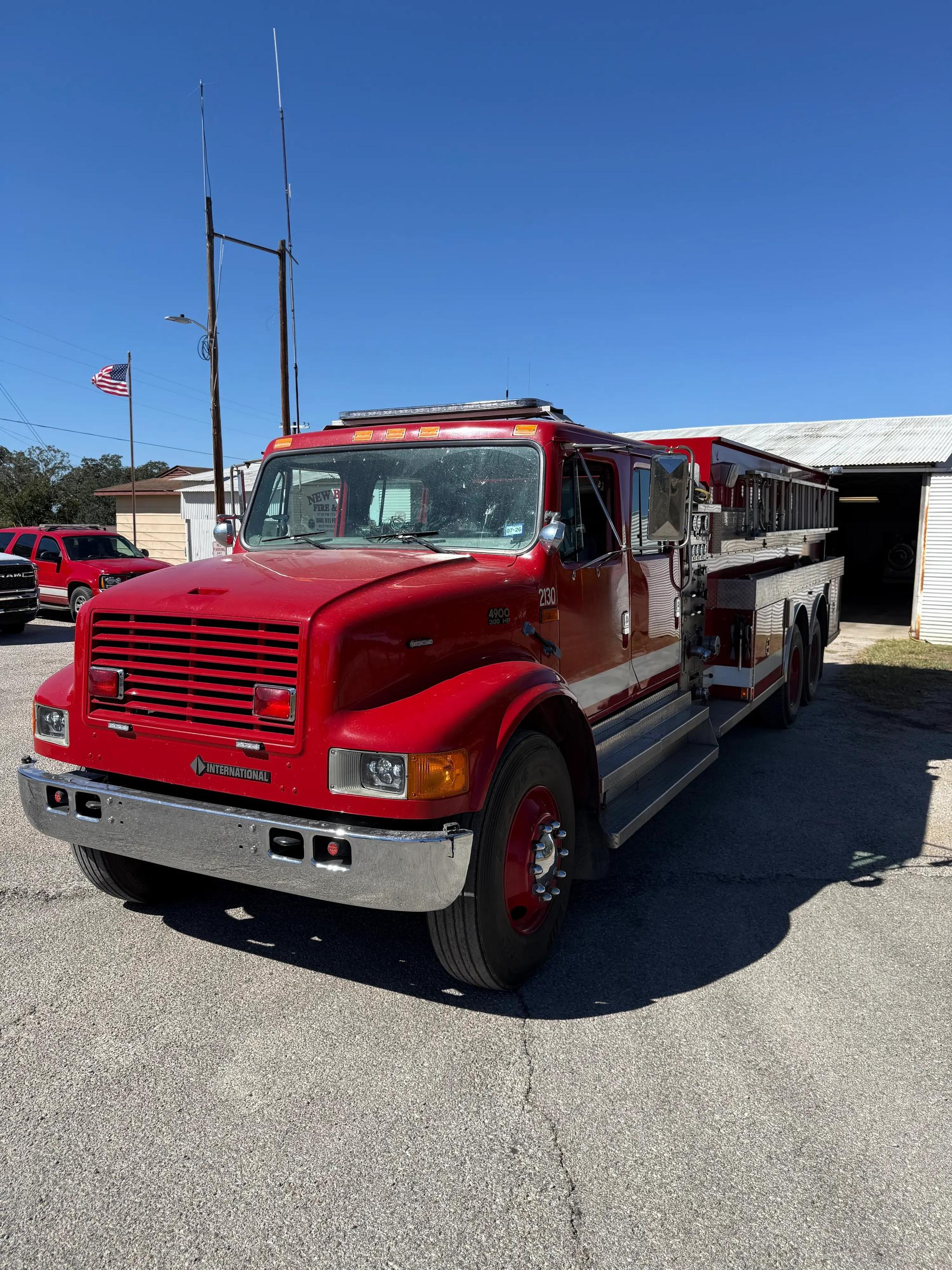 1996 International 4900 Tanker - image 3