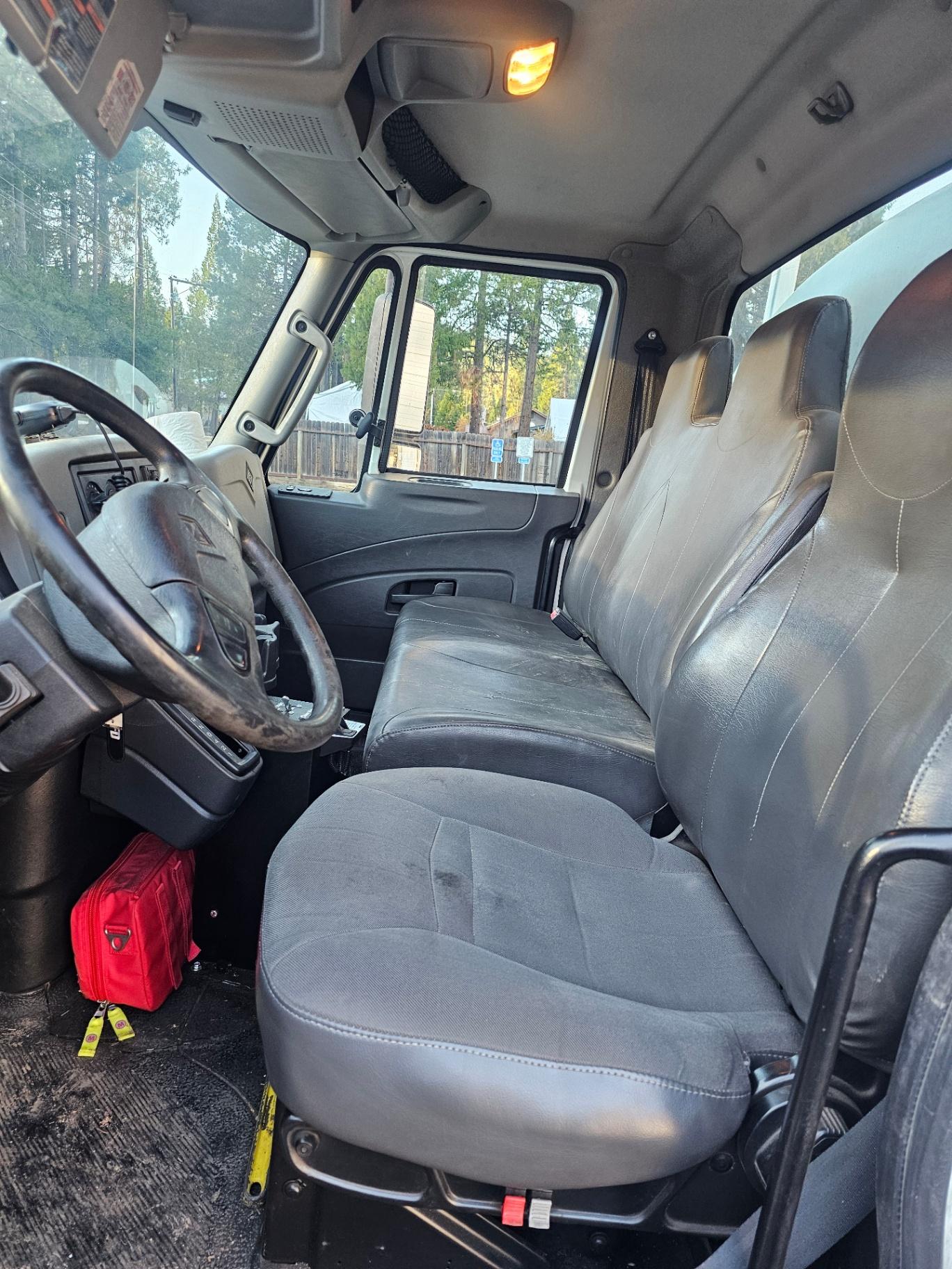 2015 International 4300 Tanker - image 8