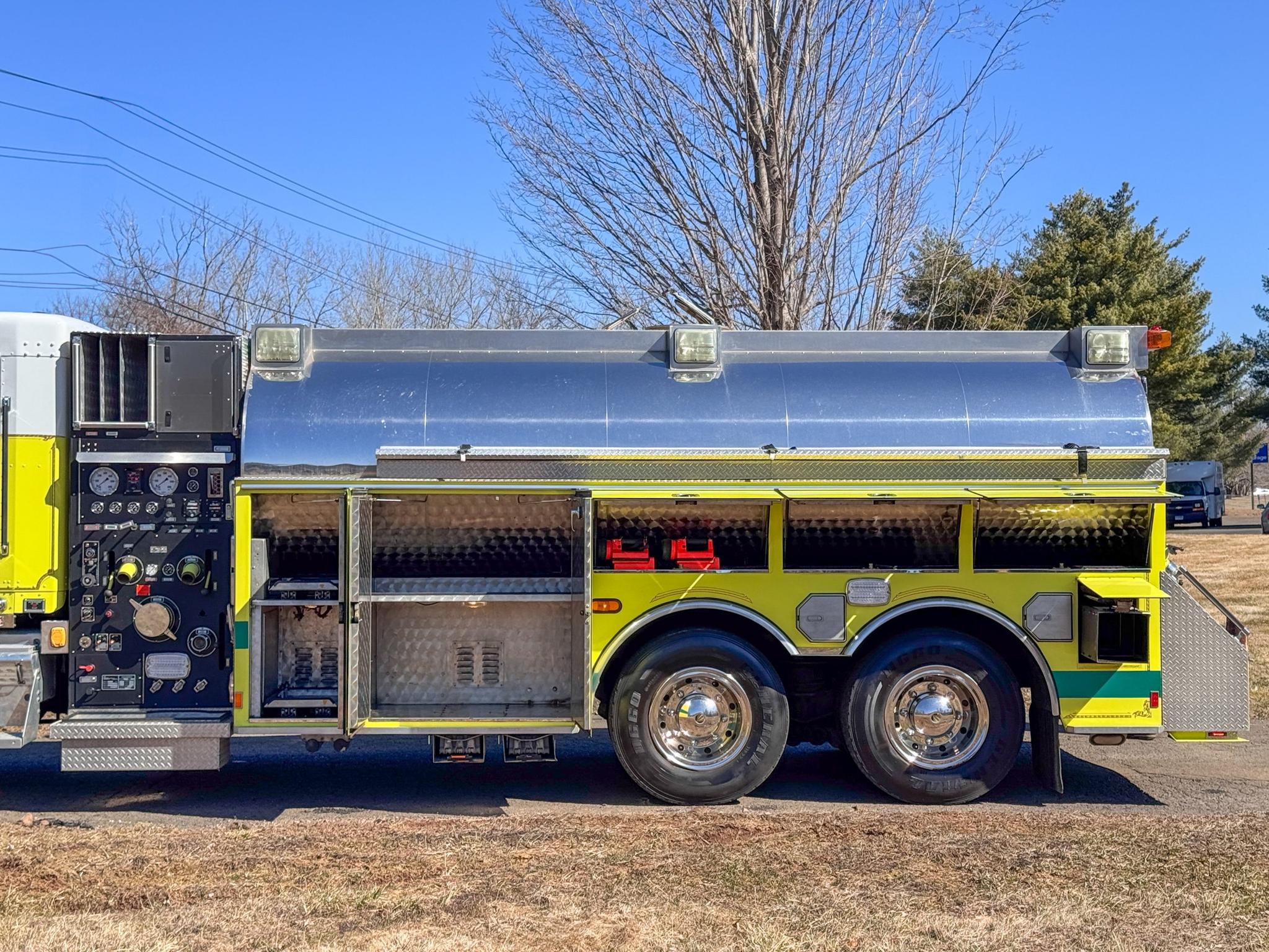 2000 Kenworth 3500 Gallon Tanker  - image 2