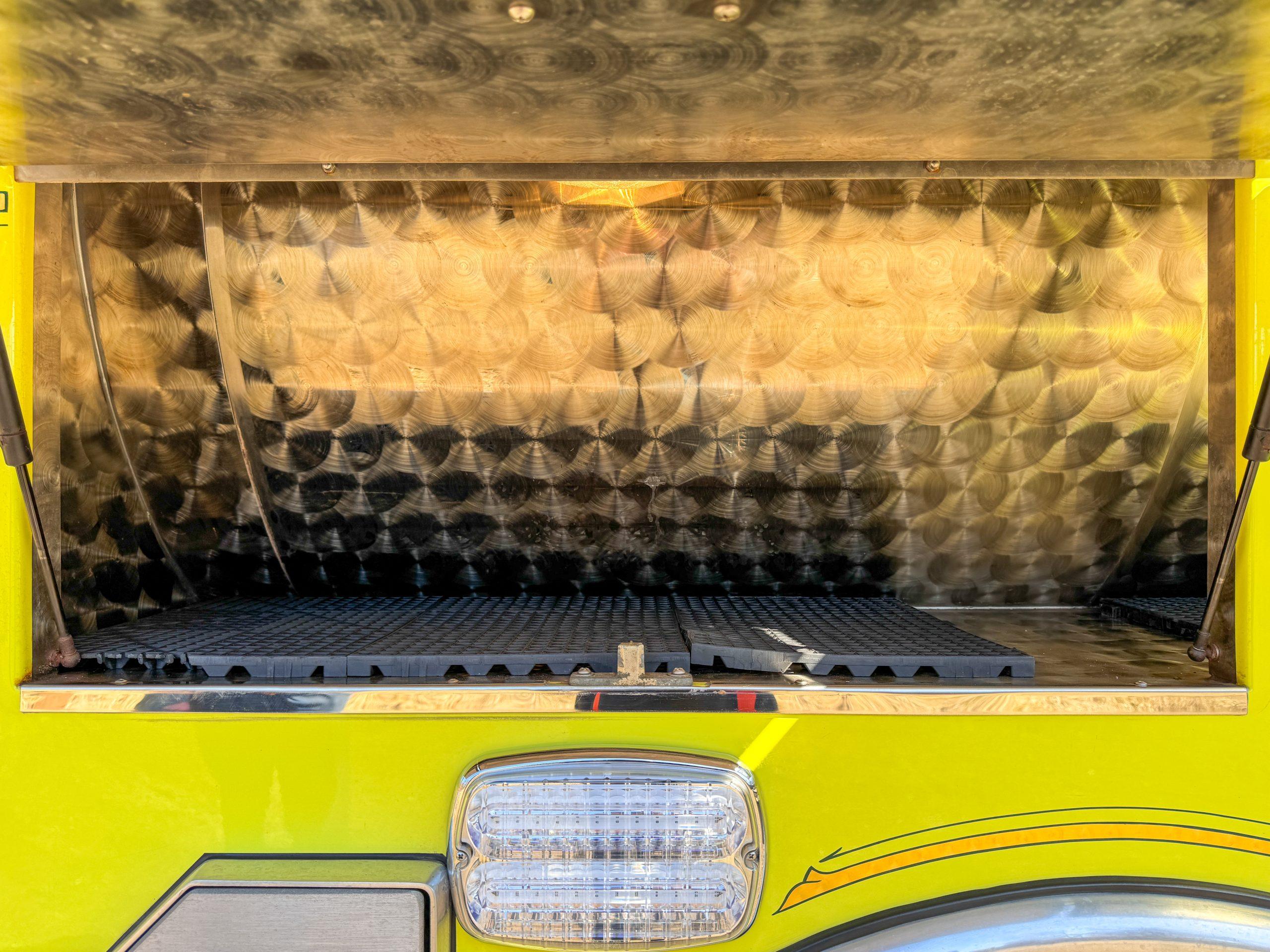 2000 Kenworth 3500 Gallon Tanker  - image 13