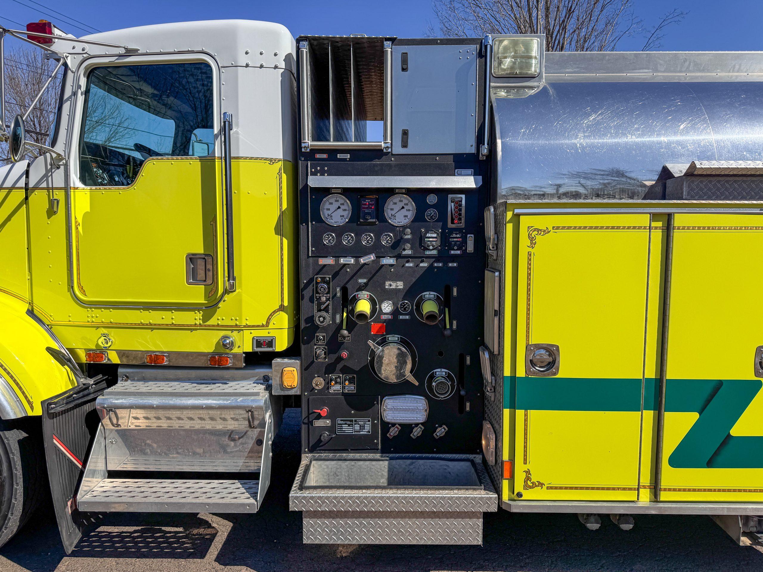 2000 Kenworth 3500 Gallon Tanker  - image 7