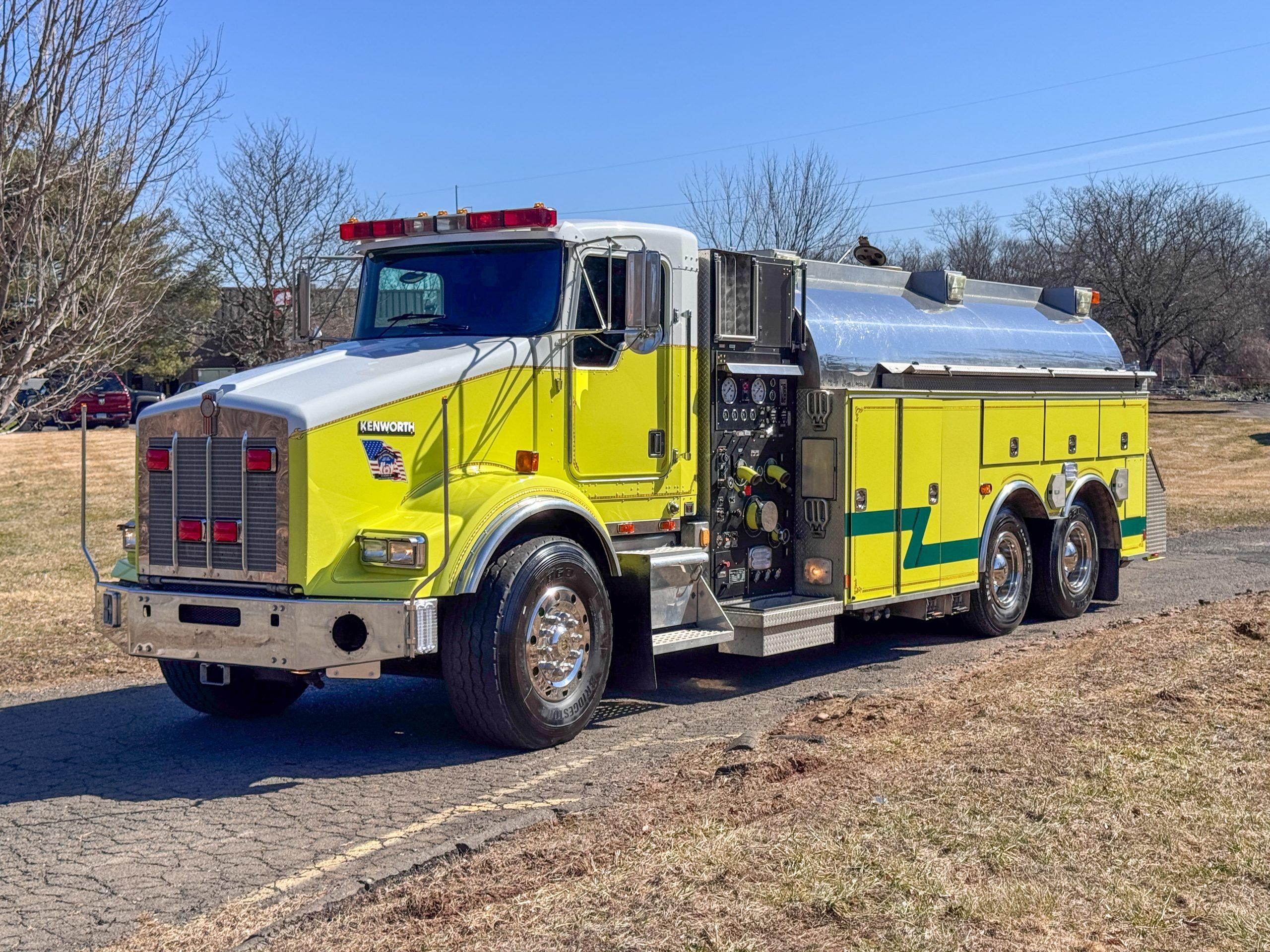 2000 Kenworth 3500 Gallon Tanker  - image 1