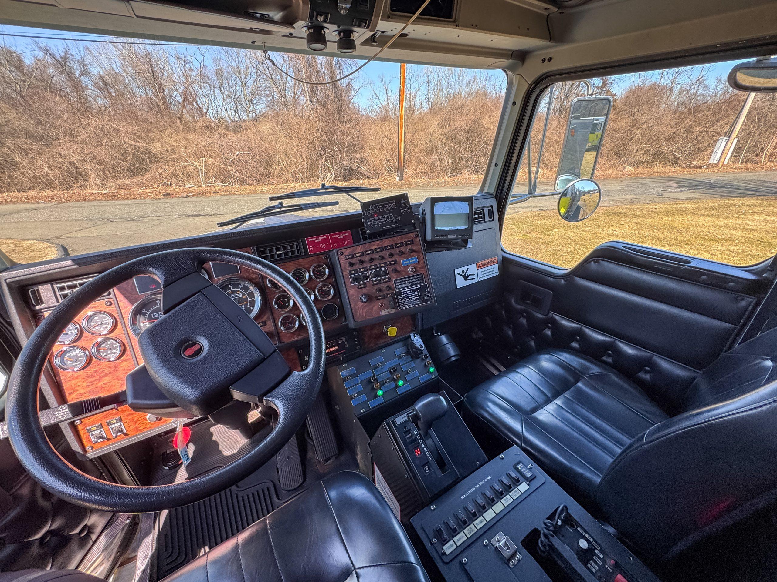 2000 Kenworth 3500 Gallon Tanker  - image 18