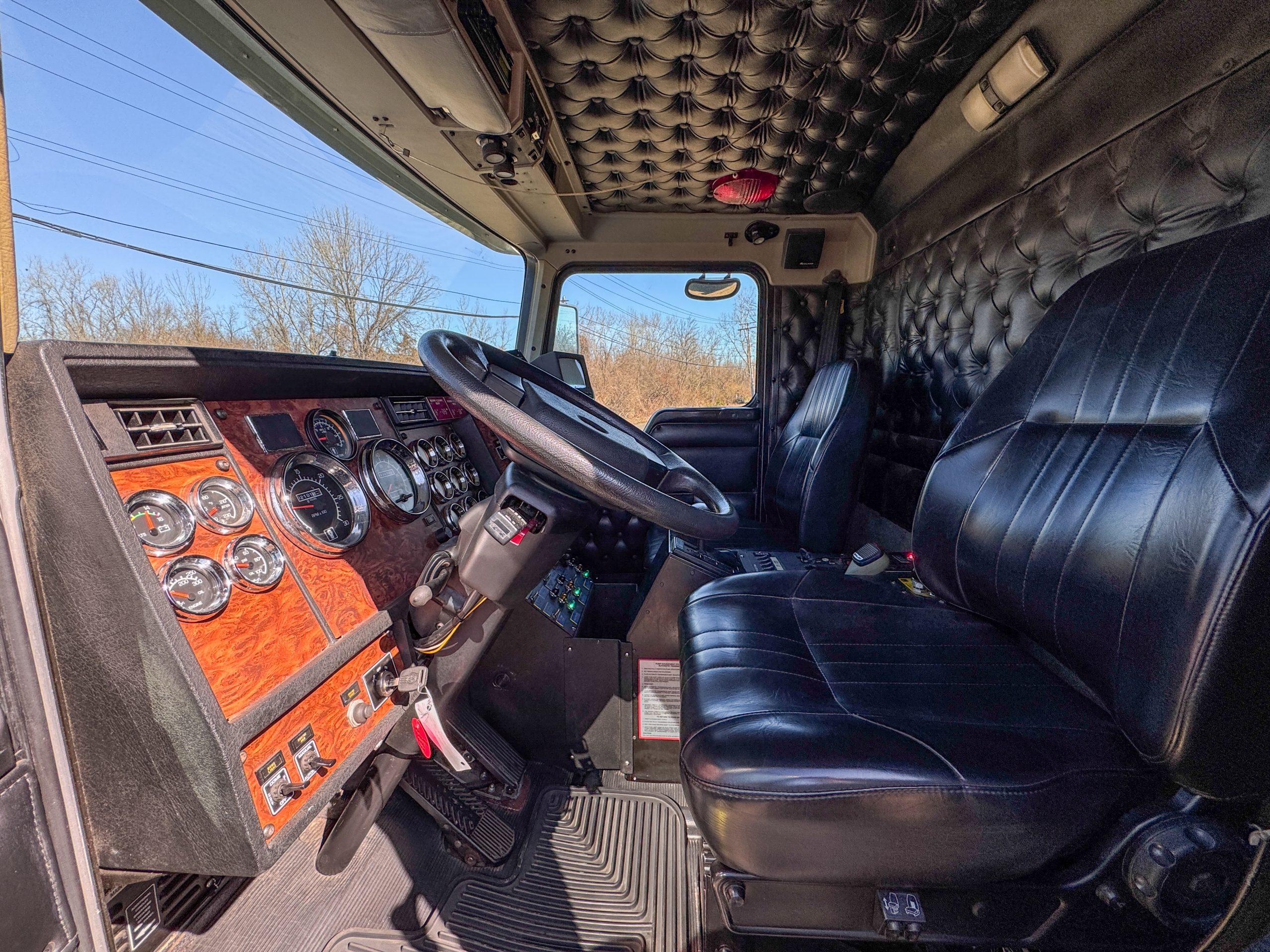 2000 Kenworth 3500 Gallon Tanker  - image 17